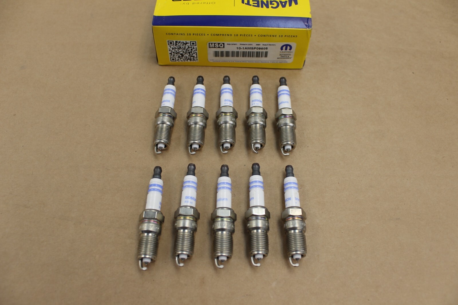 Bosch Set of 10 Spark Plugs for 1999-2004 Ford F-350/F-450/F-550/F-53 6.8L V10