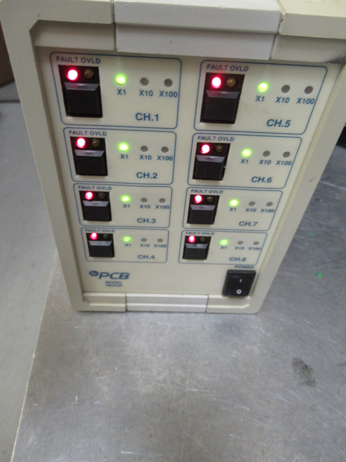 PCB PIEZOTRONICS 482A20 8 CHANNELS ICP GAIN AMPLIFIER for ACCELEROMETER TE-3