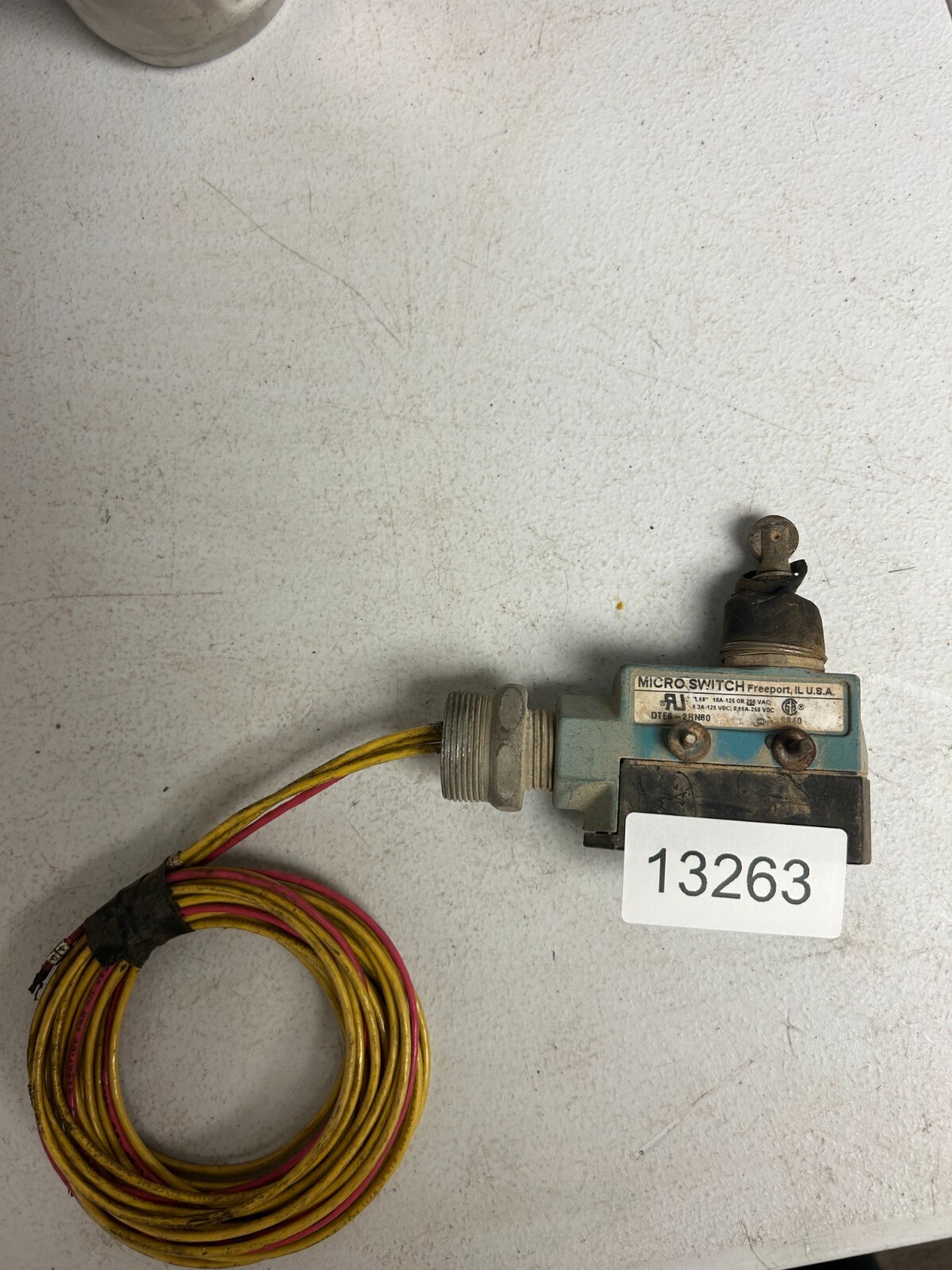 Honeywell DTE6-2RN80 Micro Switch, 10A 120 OR 250VAC
