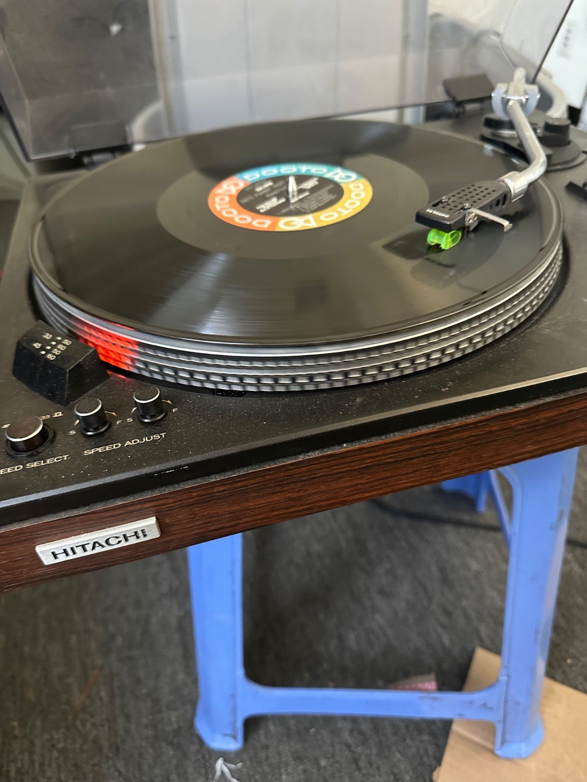 Hitachi HT-460 turntable