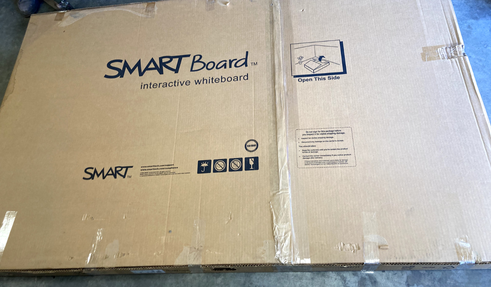 Smart Board 87" White Board SB685 w/ Accessories Open Box