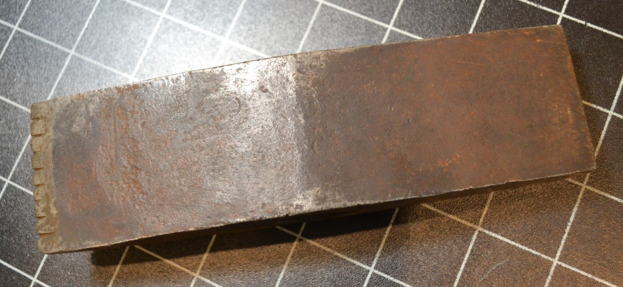 BEALL BROTHERS - ALTON, IL. - 5# - STONE AXE WITH TEETH - VERY GOOD.