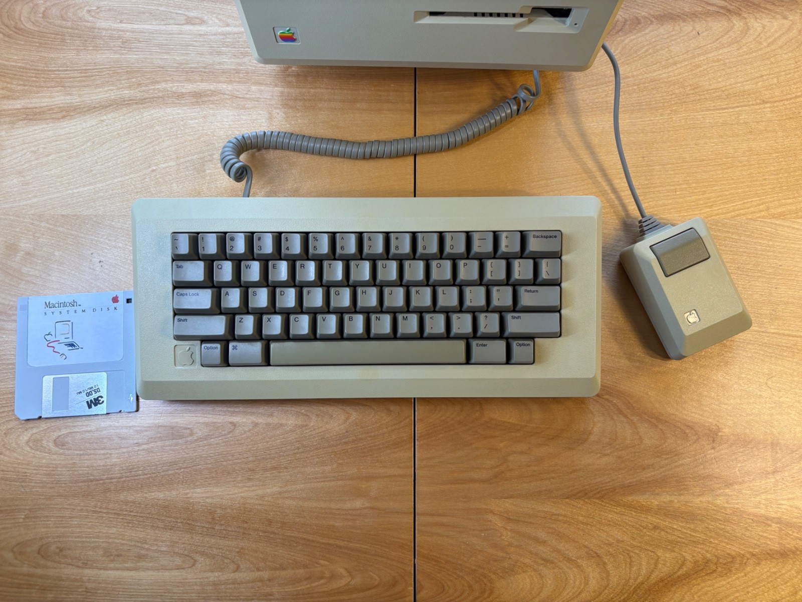 Macintosh 1984 128k computer - Recapped & Restored - Apple Mac M0001