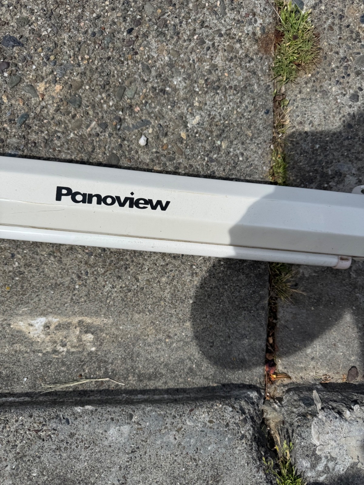 Panoview  Portable projector screen for both outdoor and indoor movie nights