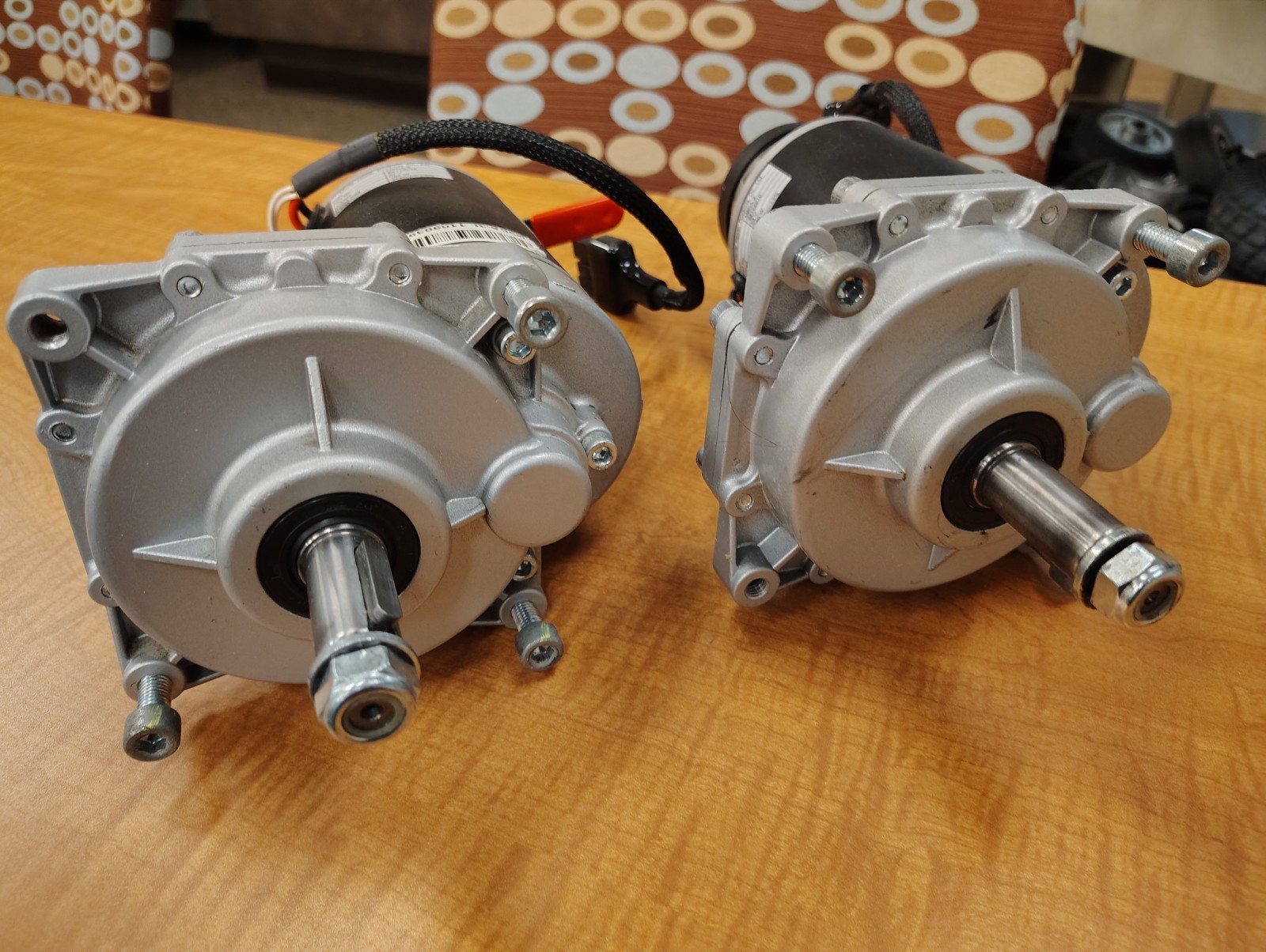 Merits Vision Sport Power Wheelchair Left & Right Motor Gearboxes Pair +Hardware