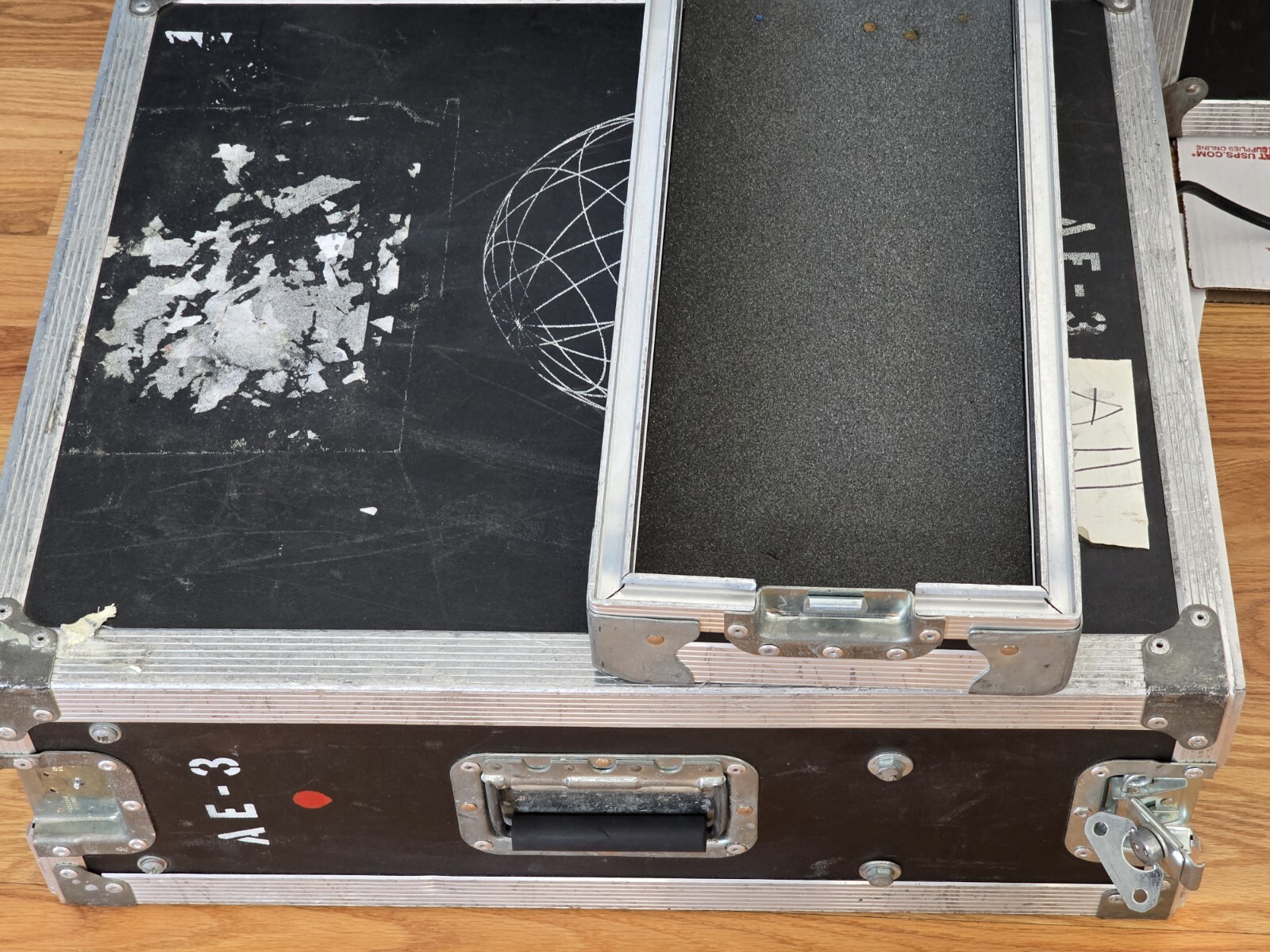 Crest Audio 4801 Amplifier 1200 Watt + Apogee P-3 RV Crossover Processor + Case