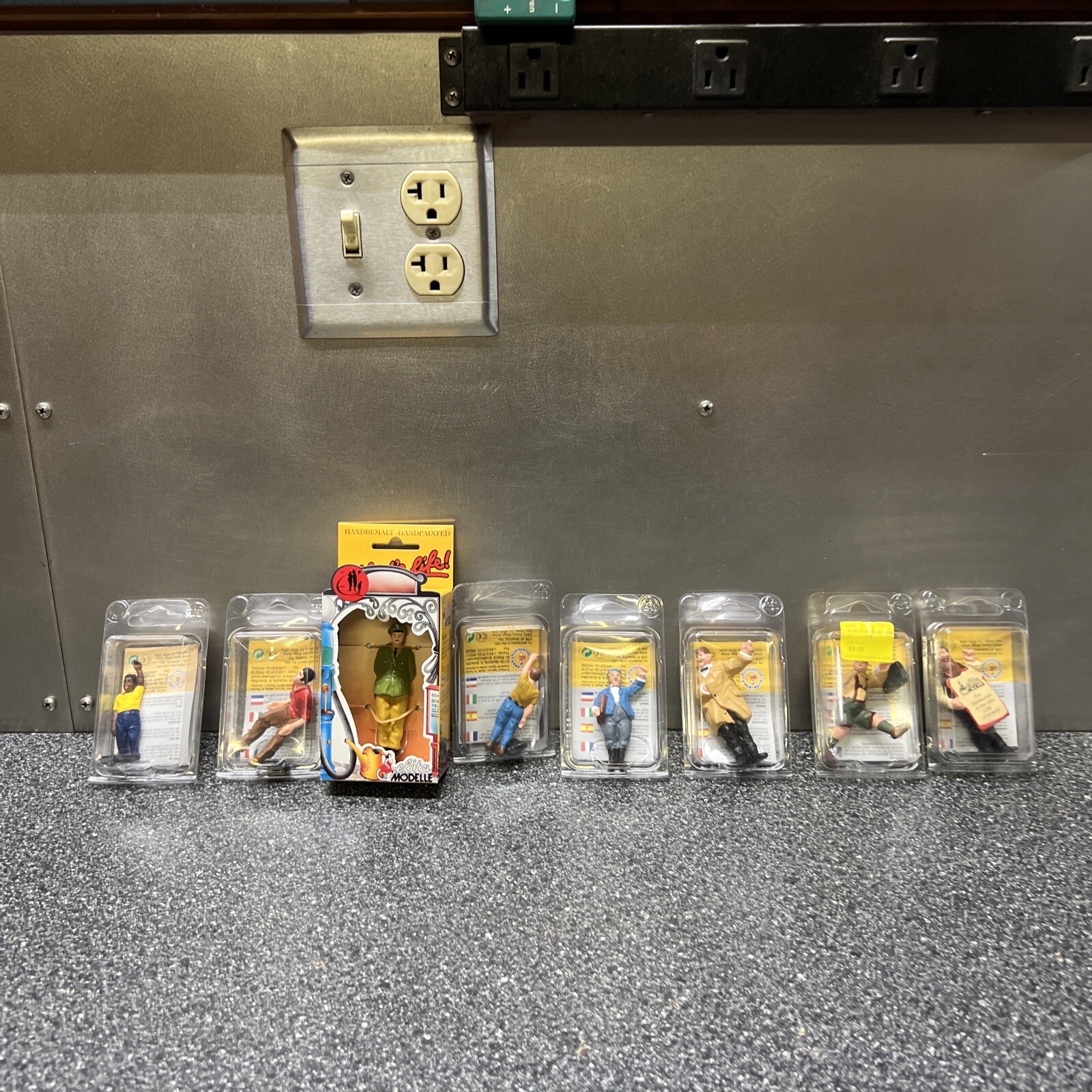 (F) LOT OF  8 Elita Modelle G Scale Figures For Layout Trains Men
