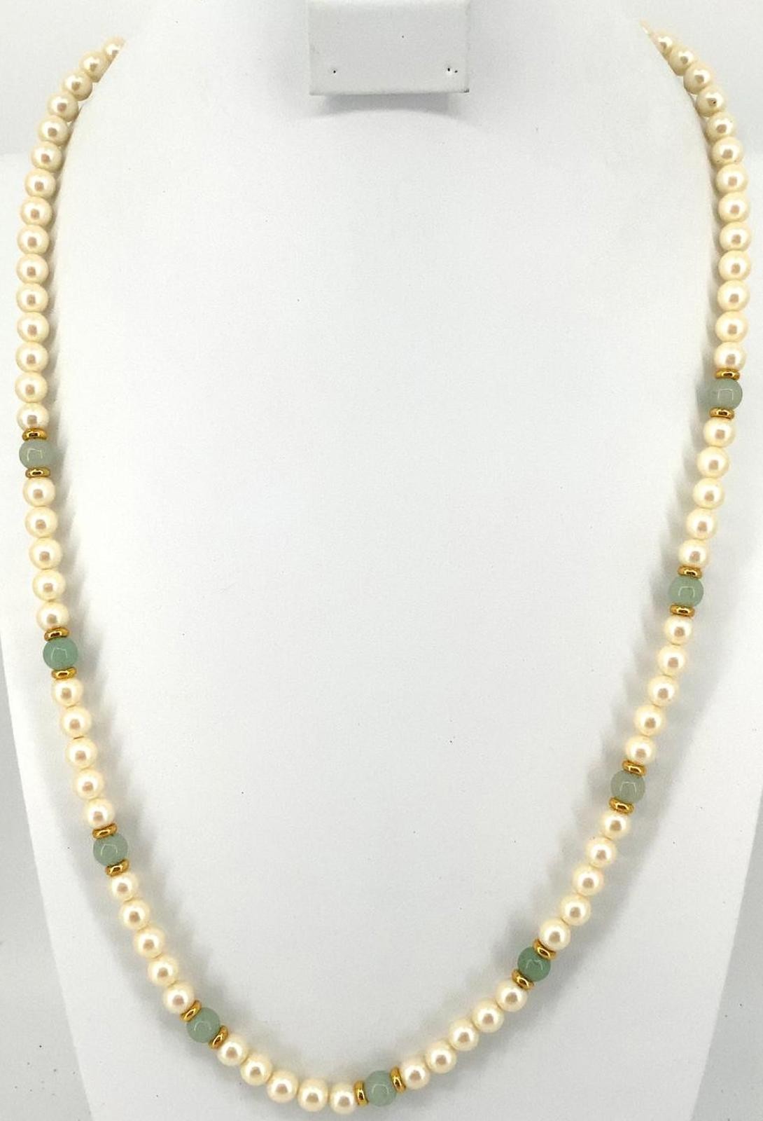 Vintage Faux Pearl Green Beads Classic Necklace Cream Goldtone Boho
