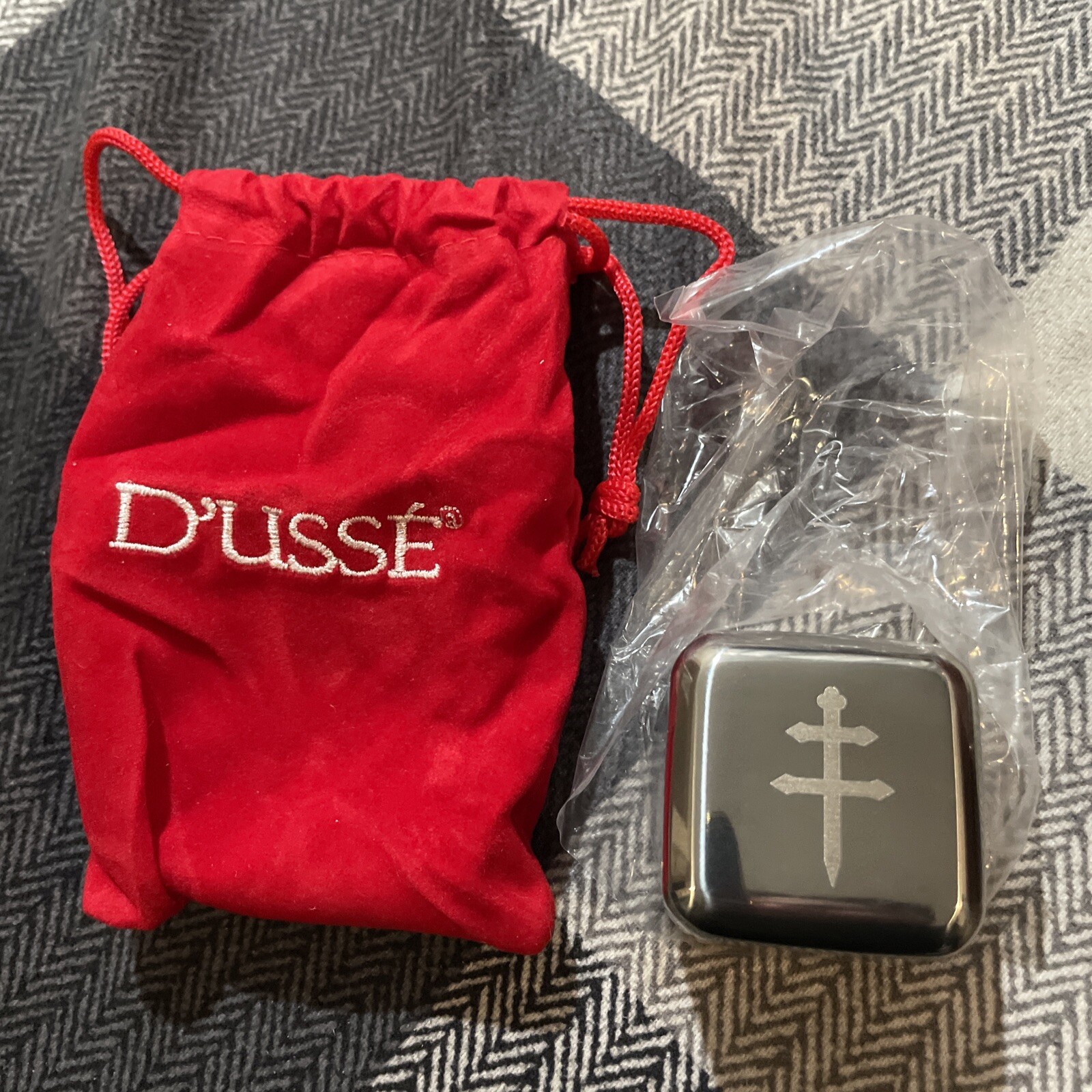 NEW D’usse metal ice cube With Pouch