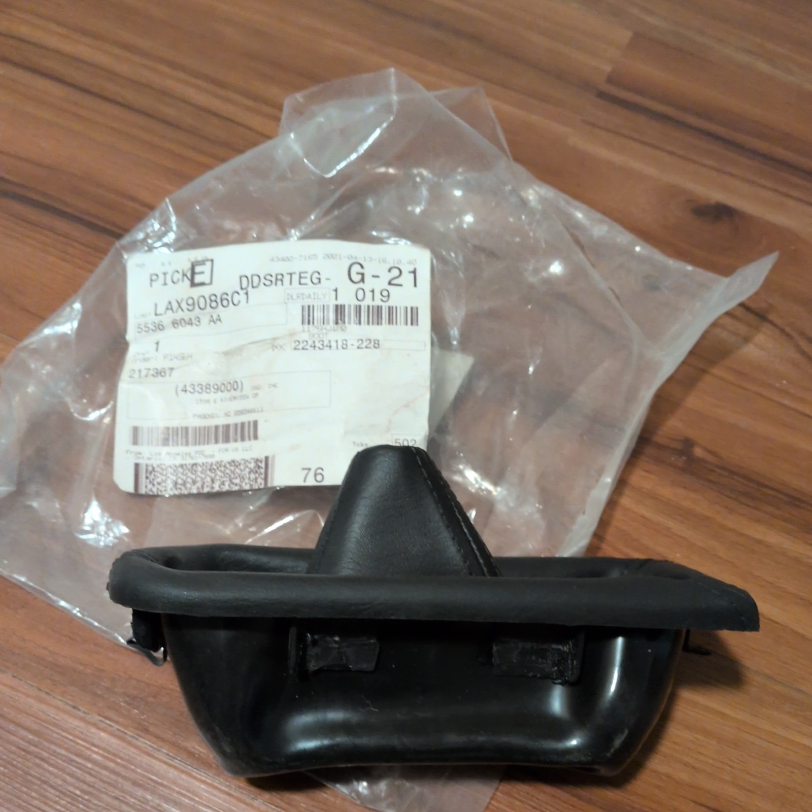 Transfer Case Shifter Boot Mopar 55366043AA