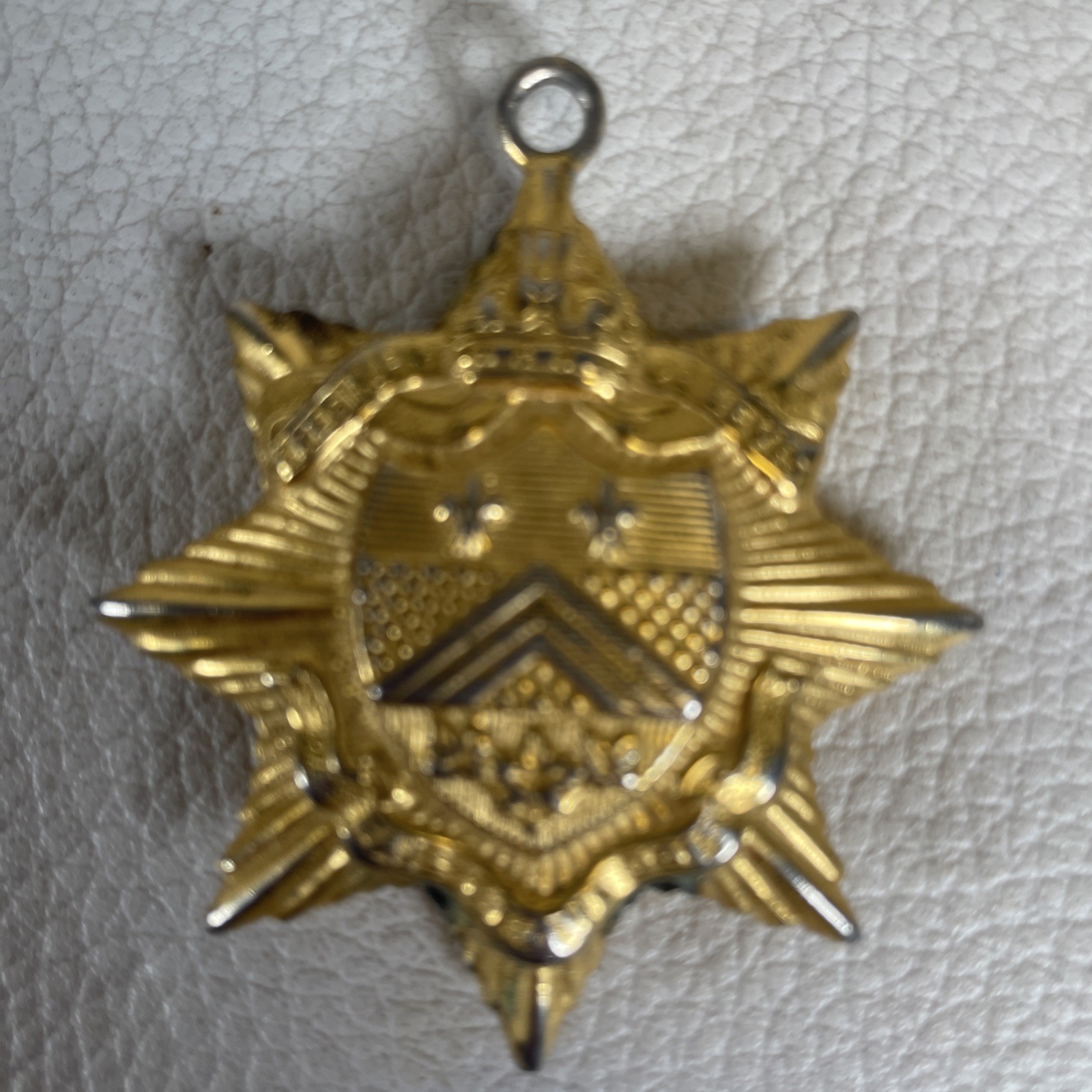 WW2 Canadian Le Regiment De Levis Cap Badge Pendant