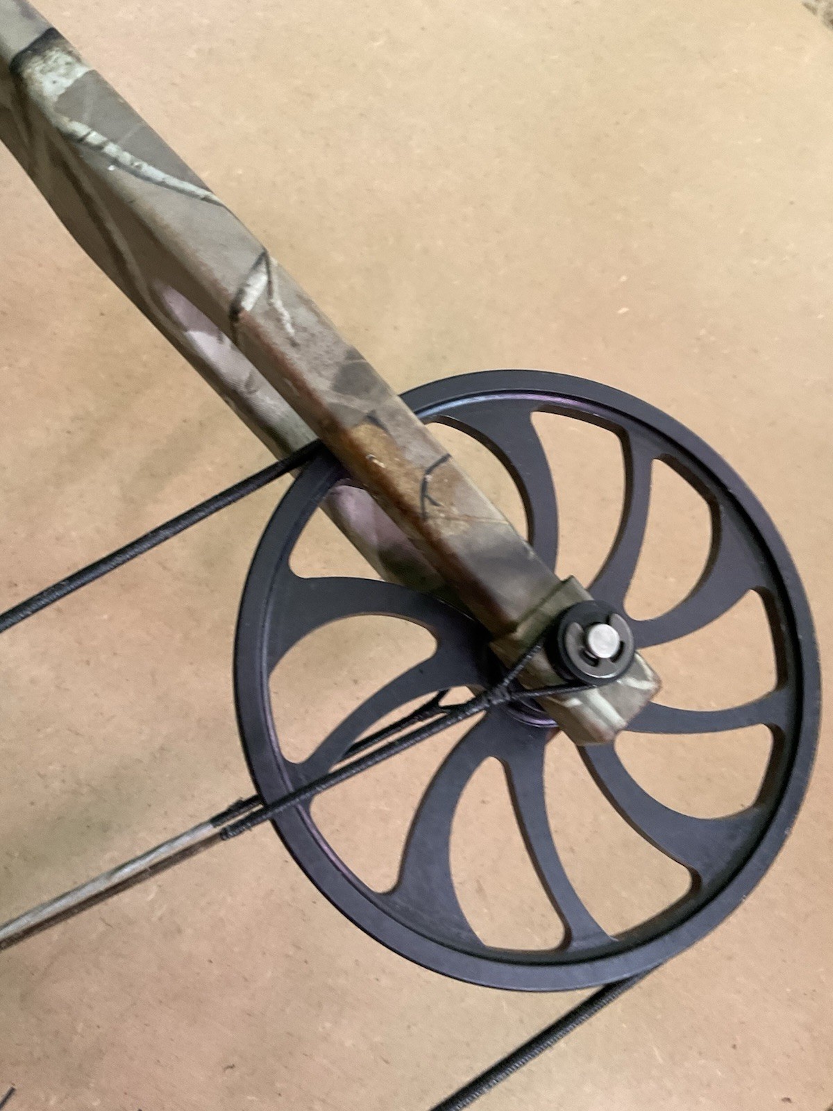 DIAMOND ARCHERY STUD RH BOW