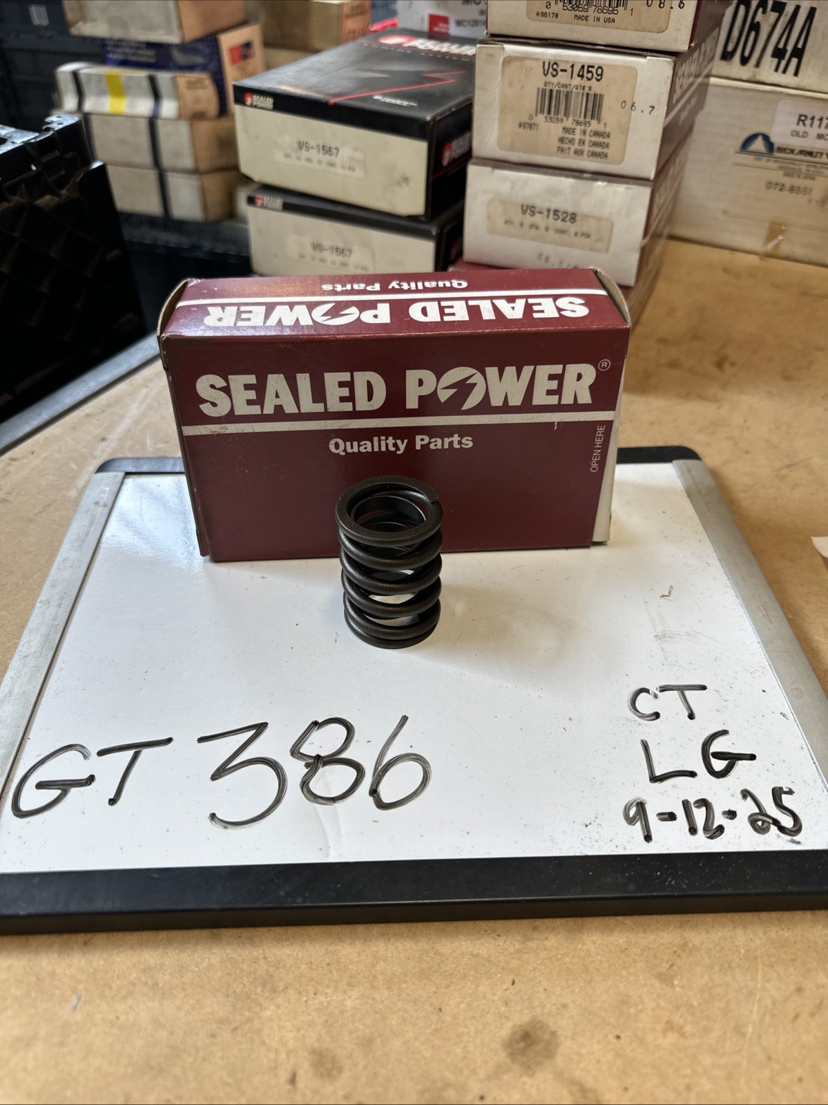 (1) Sealed Power  VS-1568 Engine  Valve Spring  Vintage New Old Stock