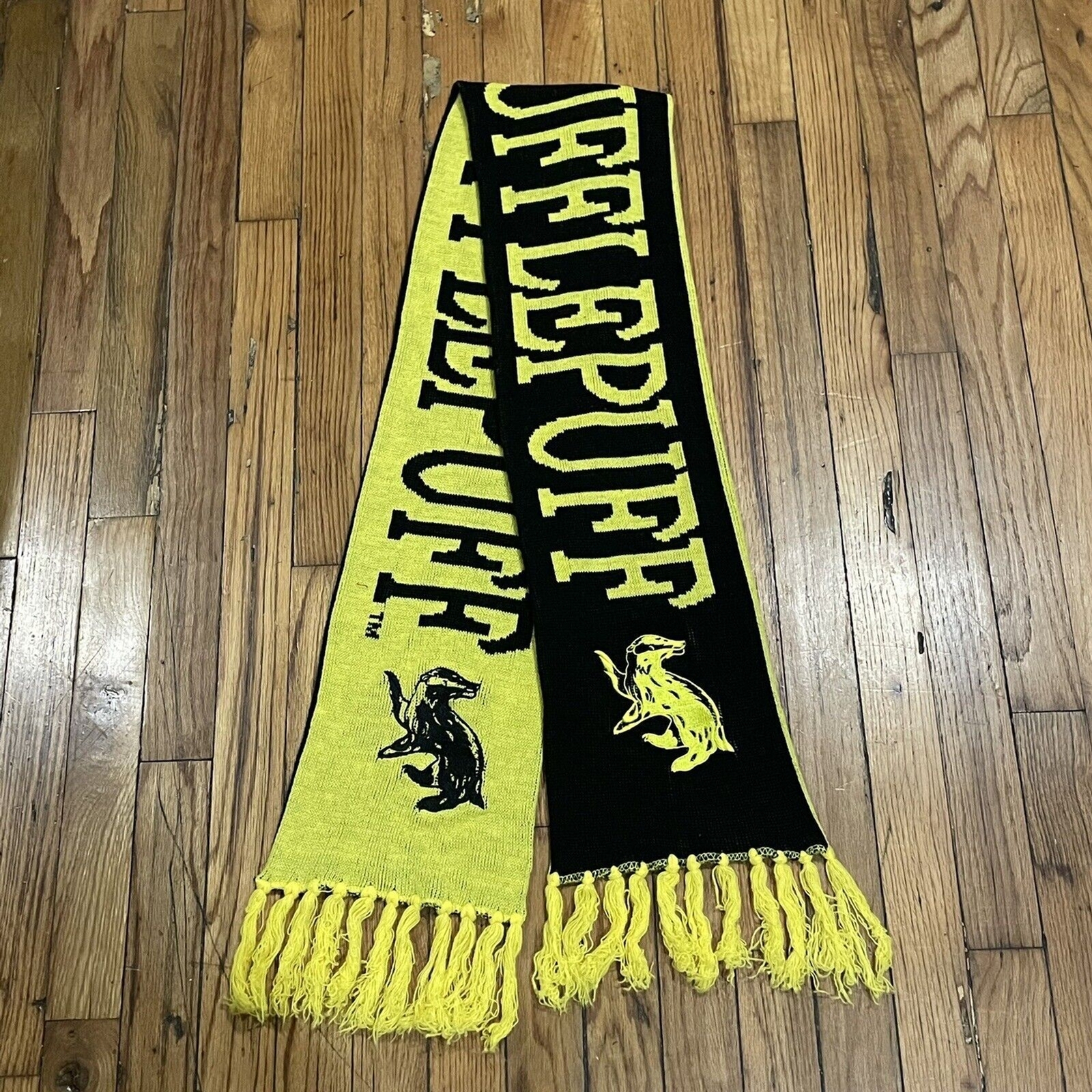 Wizarding World Harry Potter Scarf Adult Hufflepuff Fringe Universal Studios