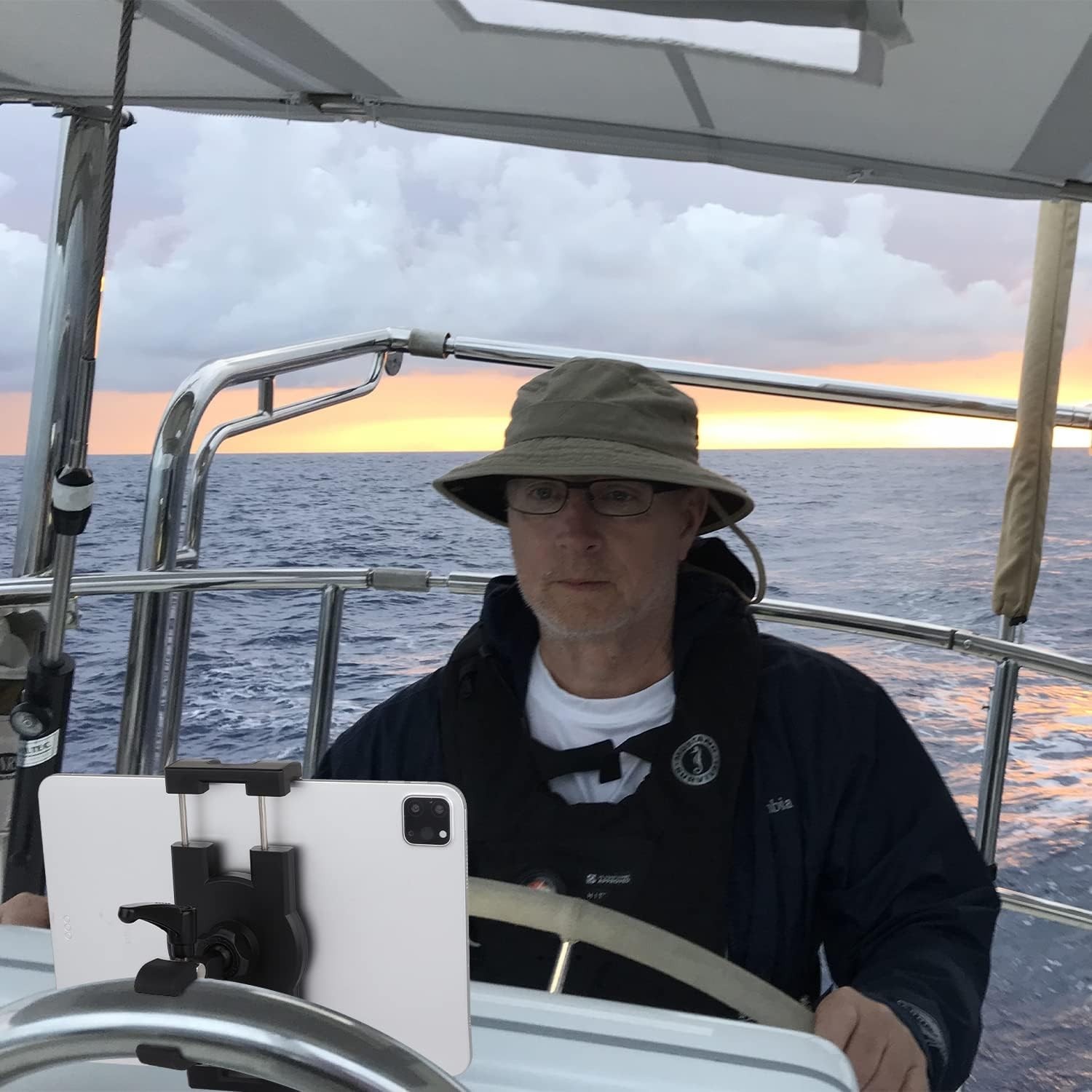 360° Rotating Tablet Mount for Boats: Lightweight Design & Easy Installation