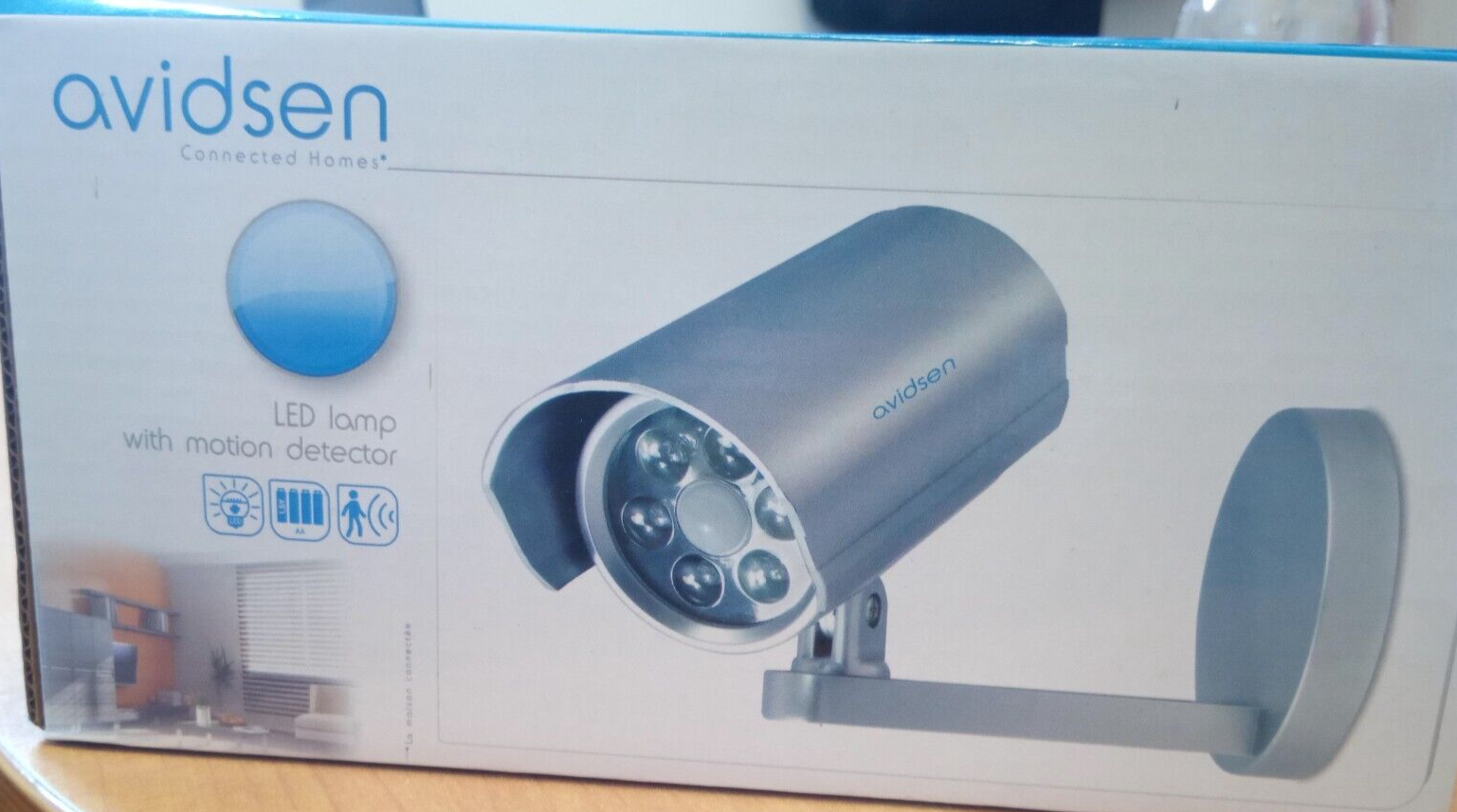 LAMPADA A LED CON RILEVATORE DI MOVIMENTO AVIDSEN 103655