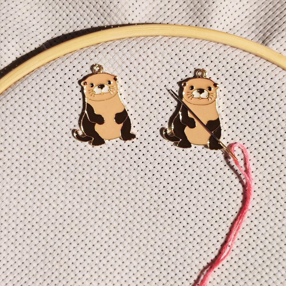 ESWEUOOM Cute Animals Cartoon 2 Pieces Needle Minder Magnetic Gold Needle Keeper