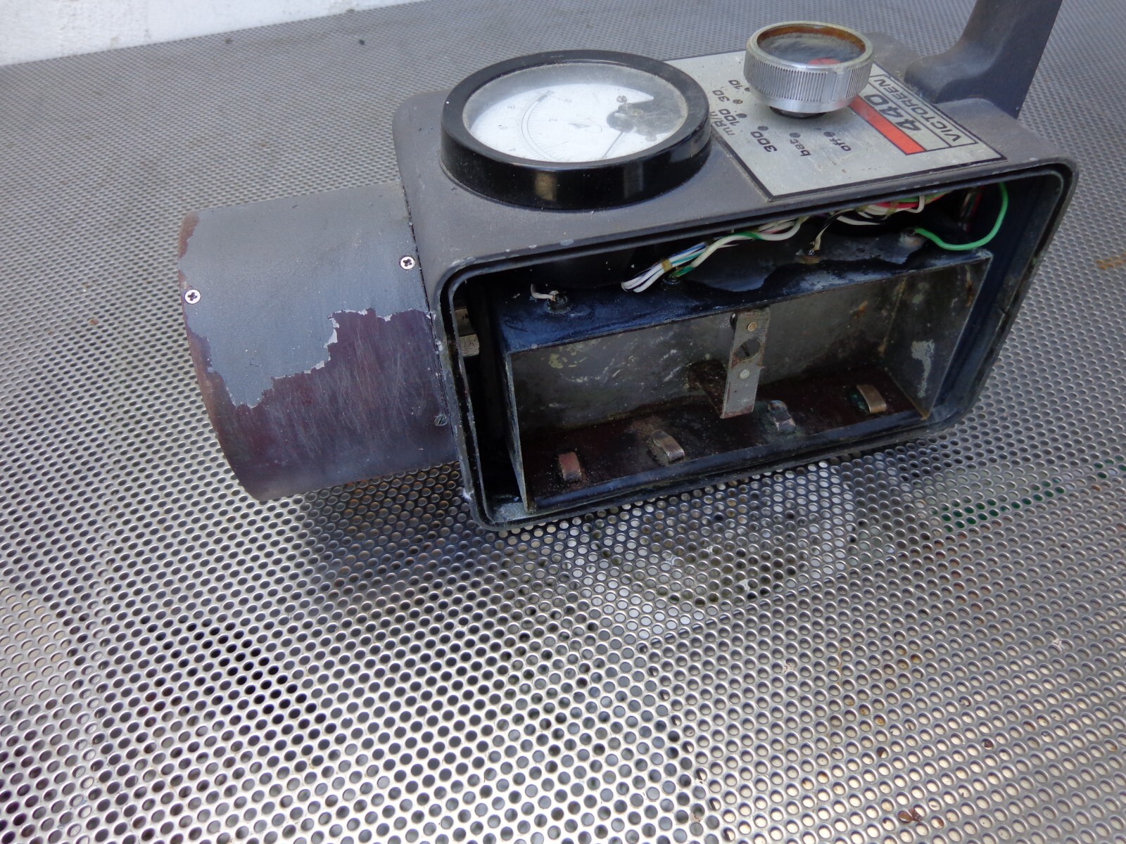 VICTOREEN 440 RADIATION CONTAMINATION SURVEY METER UNTESTED AS-IS