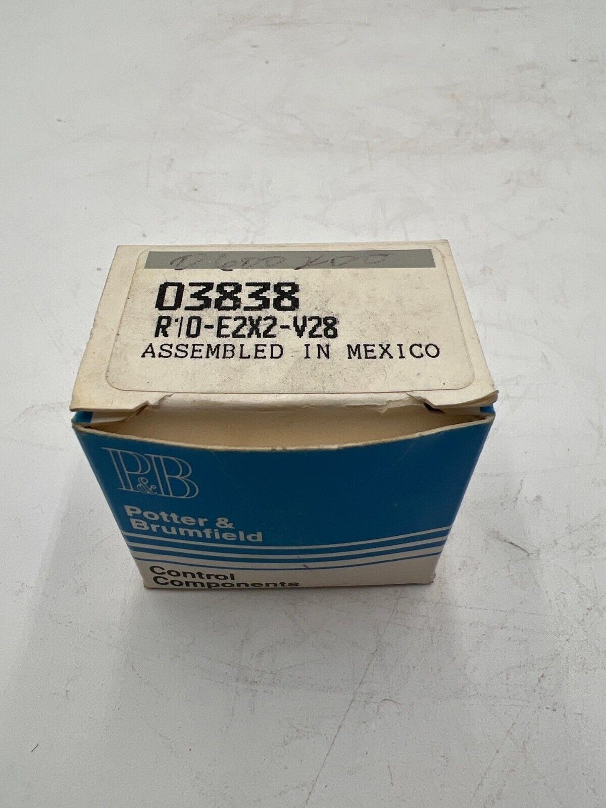 PB R10-E2X2-V28 Electromechanical Relay 5VDC 5A 8 Blade Plug In New
