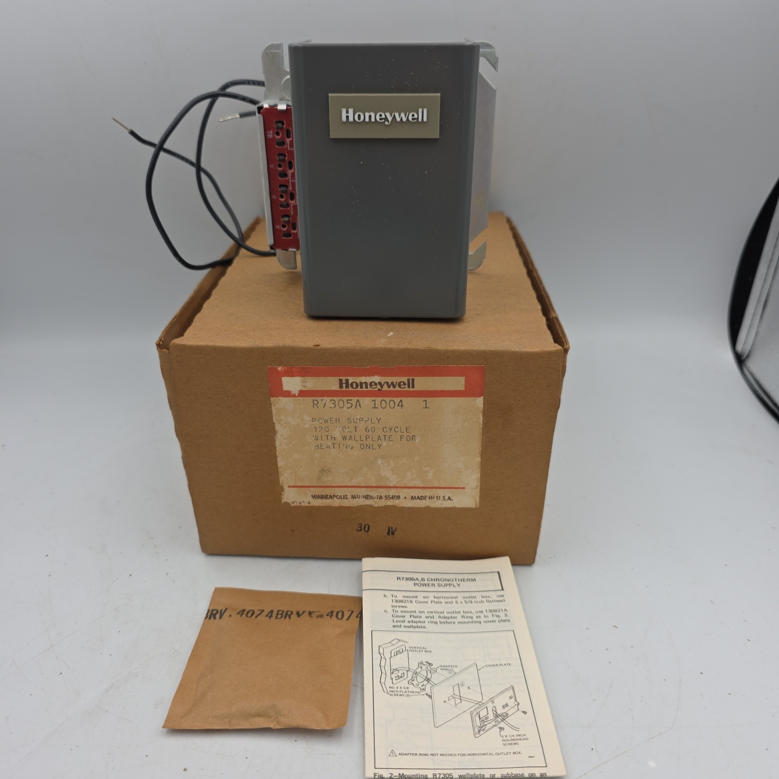 HONEYWELL R7305A1004 1 / R7305A10041 (NEW IN BOX)