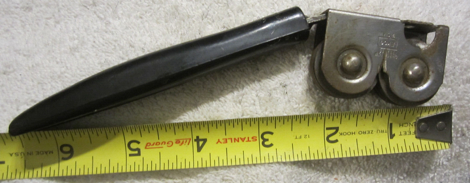 1 ad EKCO Black Plastic Handle Manual Pull Through Knife Sharpener USA VTG