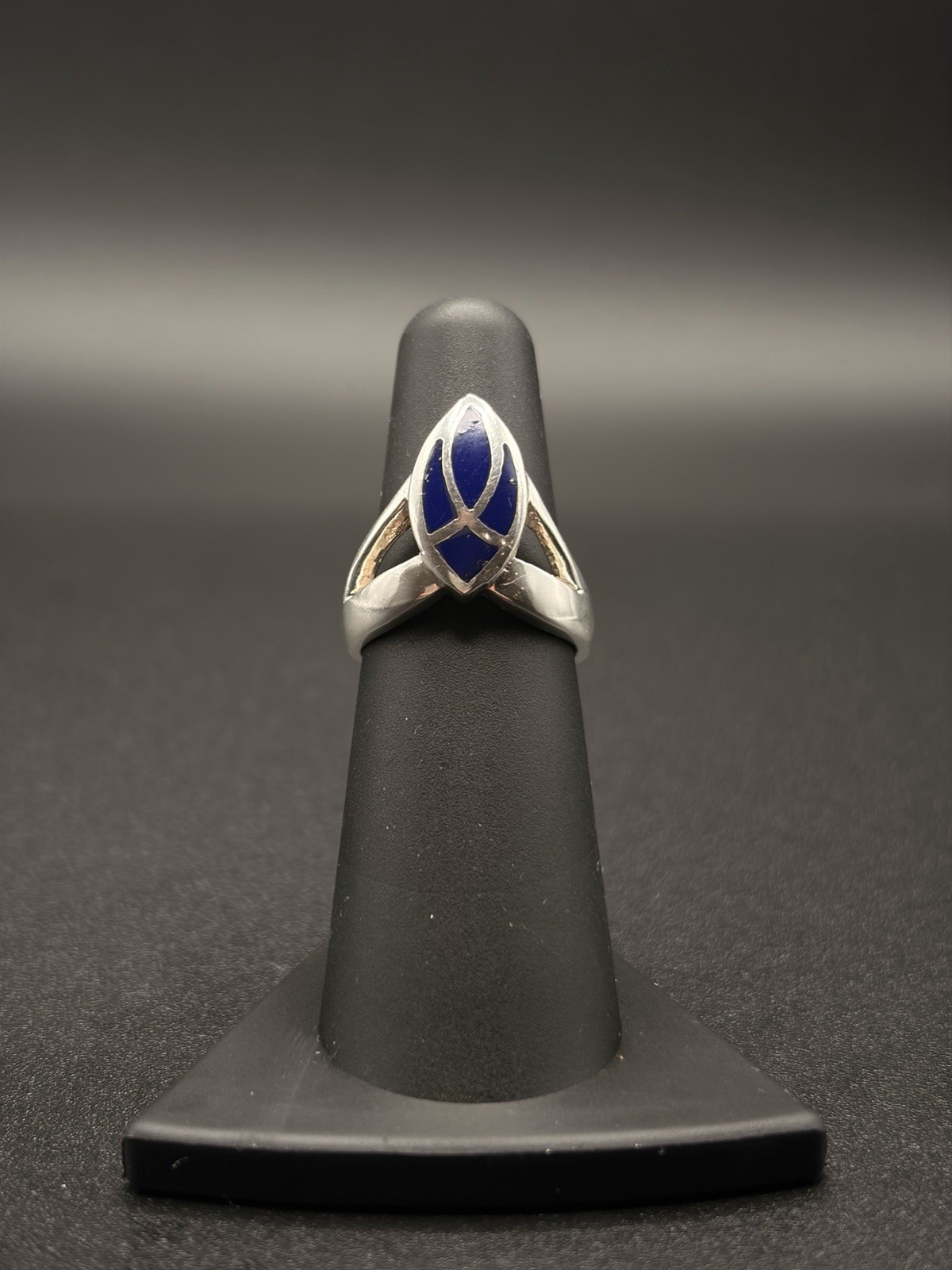 925 STERLING SILVER TESTED VINTAGE RING BLUE OVERLAY SIZE 6 - WEIGHT: 6.1 GRAMS