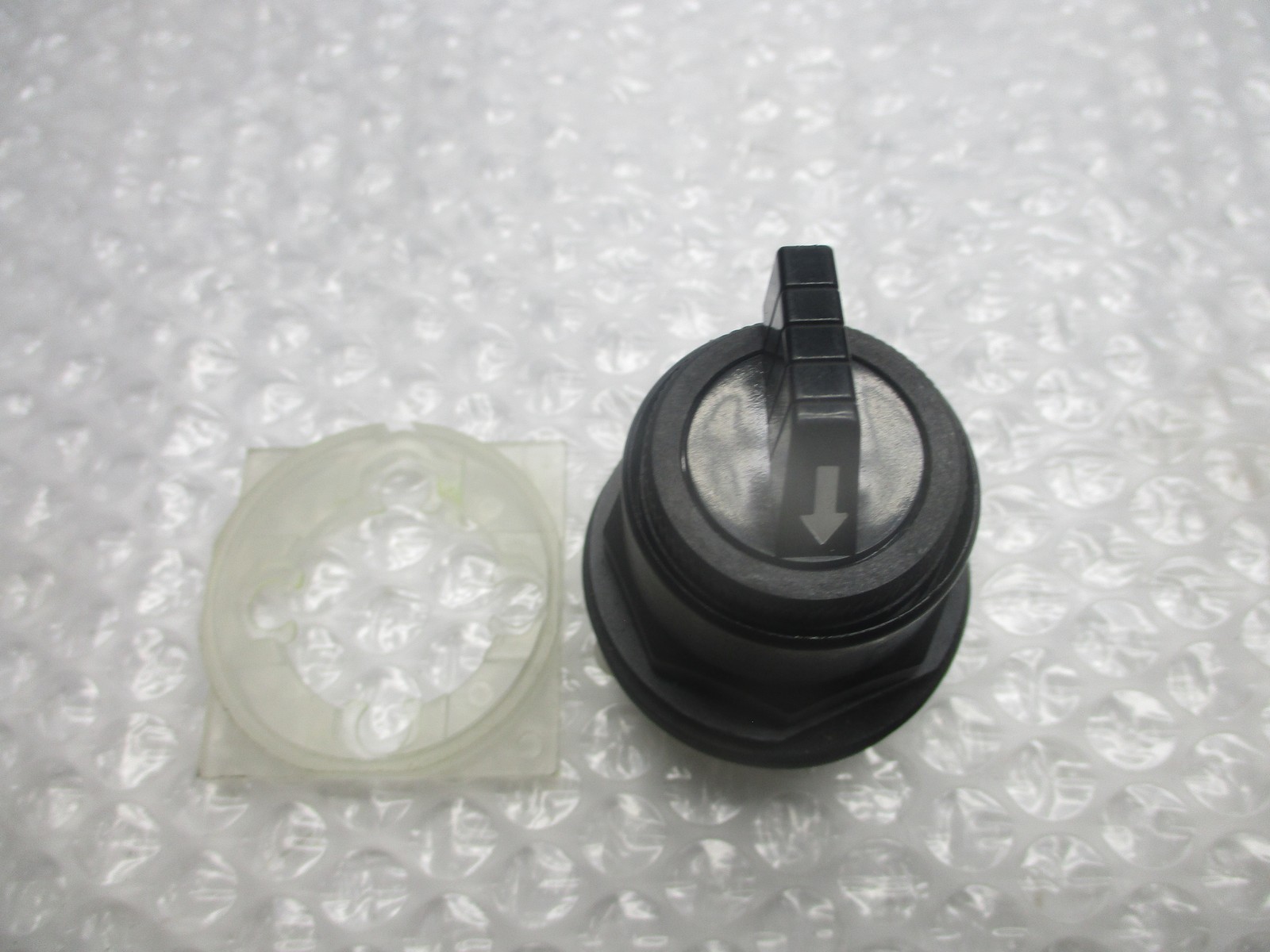 INDUSTRIAL SPARE 65122-103 SELECTOR SWITCH BLACK NSNP