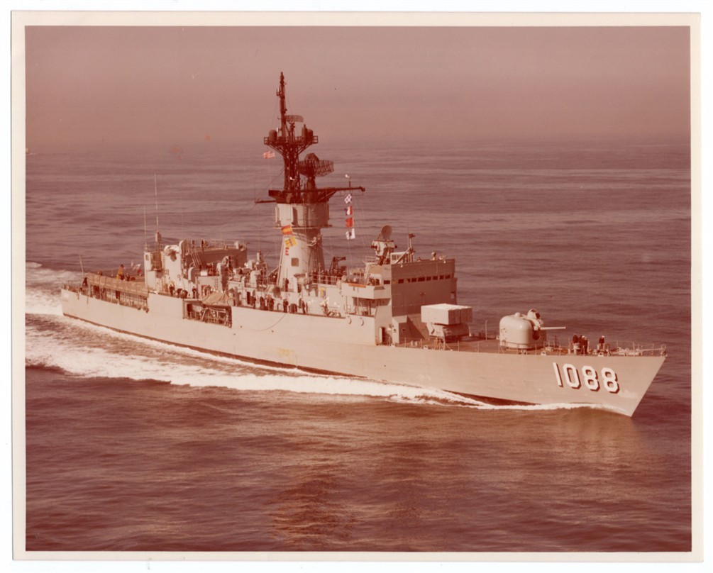 1975-1992 Destroyer Escort FF-1088 USS Barbey Underway 8x10 Original Color Photo
