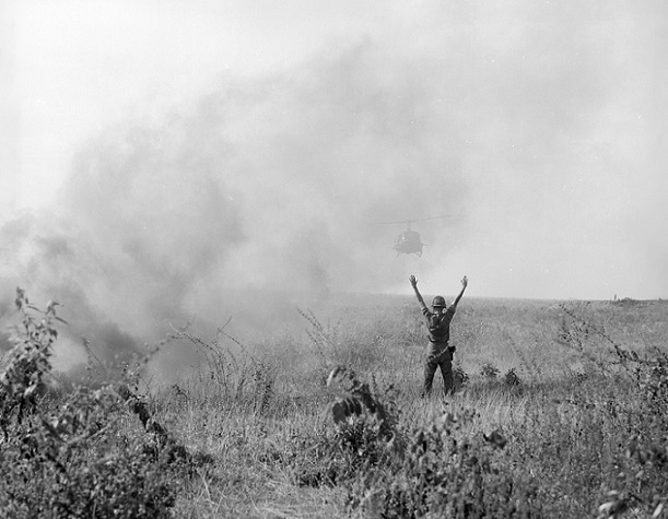 U.S. Army Soldier directs a UH-1D Huey Helicopter 8"x 10" Vietnam War Photo 98