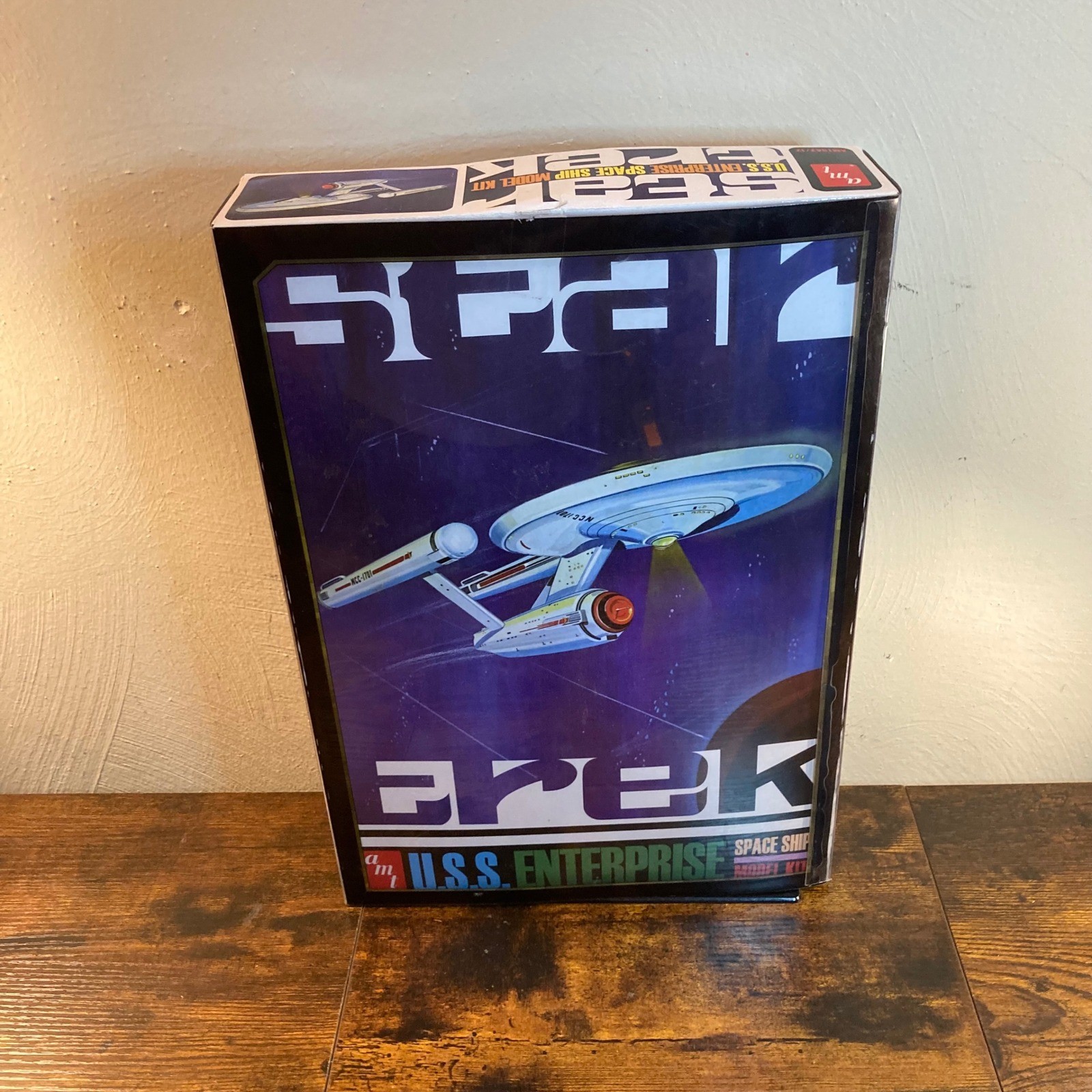 AMT Star Trek USS Enterprise NCC-1701 50th Anniversary Model Kit 1:650 AMT947/12