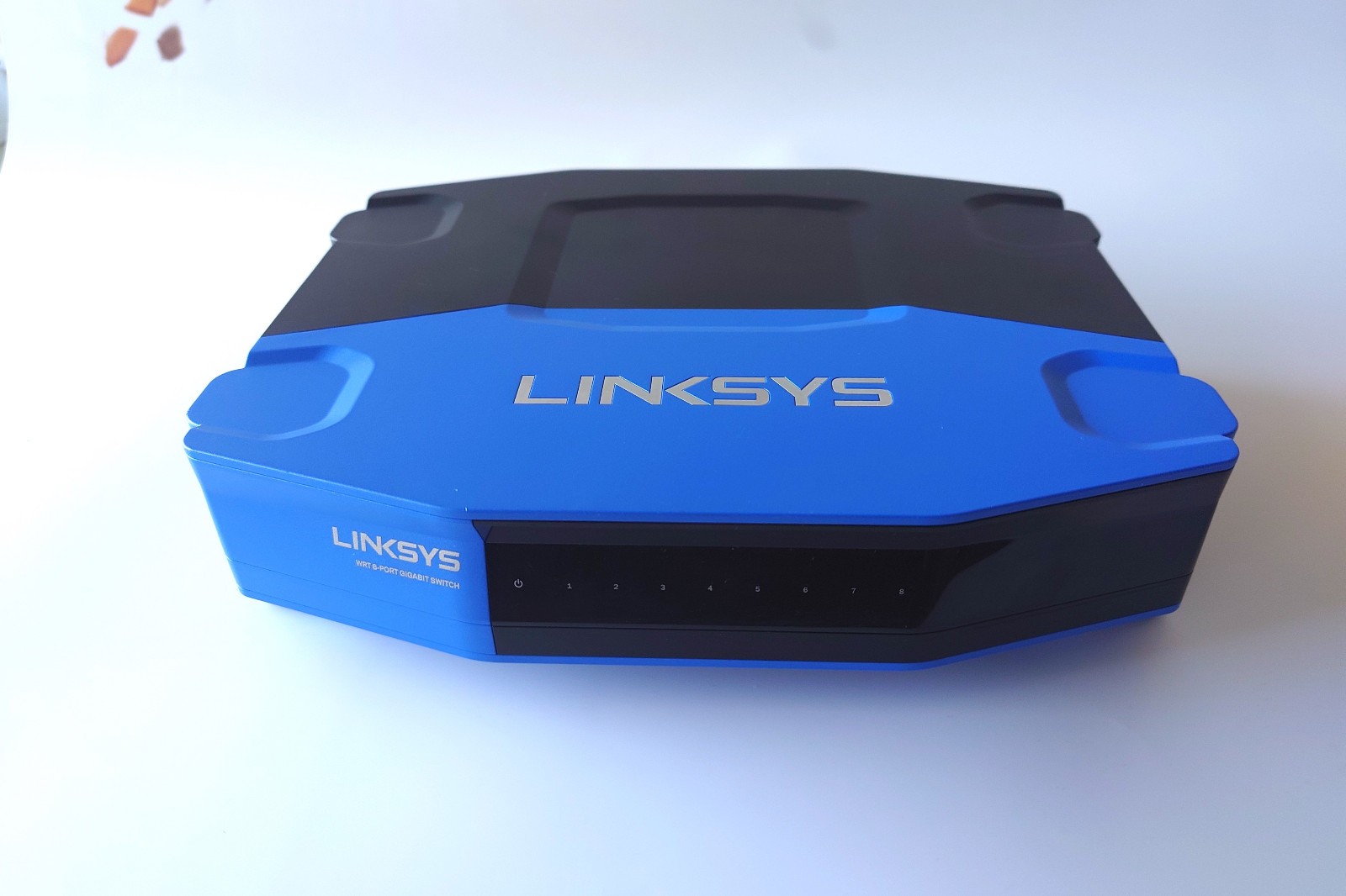 inksys SE4008 WRT 8-Port Gigabit Ethernet Switch