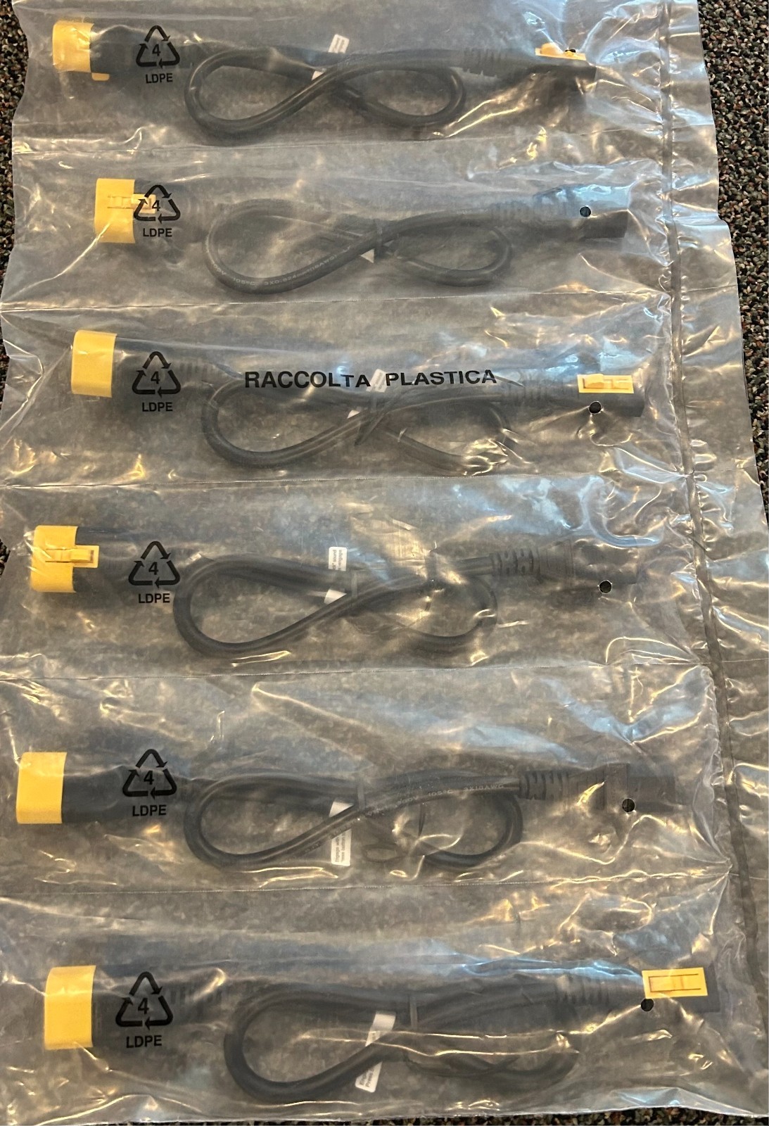 APC AP8702S-NA 0.6m Locking Power Cord Kit, C13 to C14 (6 Pack)