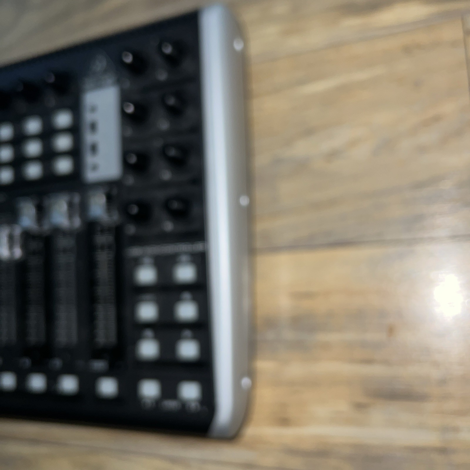 Behringer X-Touch Compact Universal Control Surface Music Recording Studio Mixer