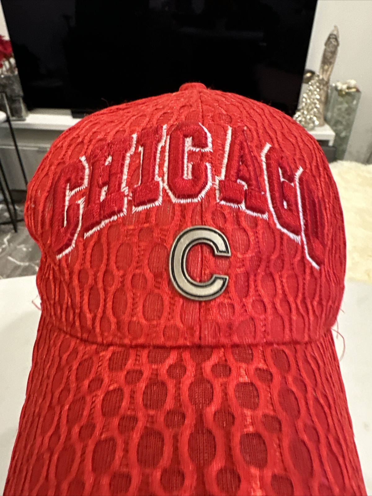Chicago Cubs Bright Red Shiny Hat Cap Metal C Sparkling look Hoop Loop Unbranded