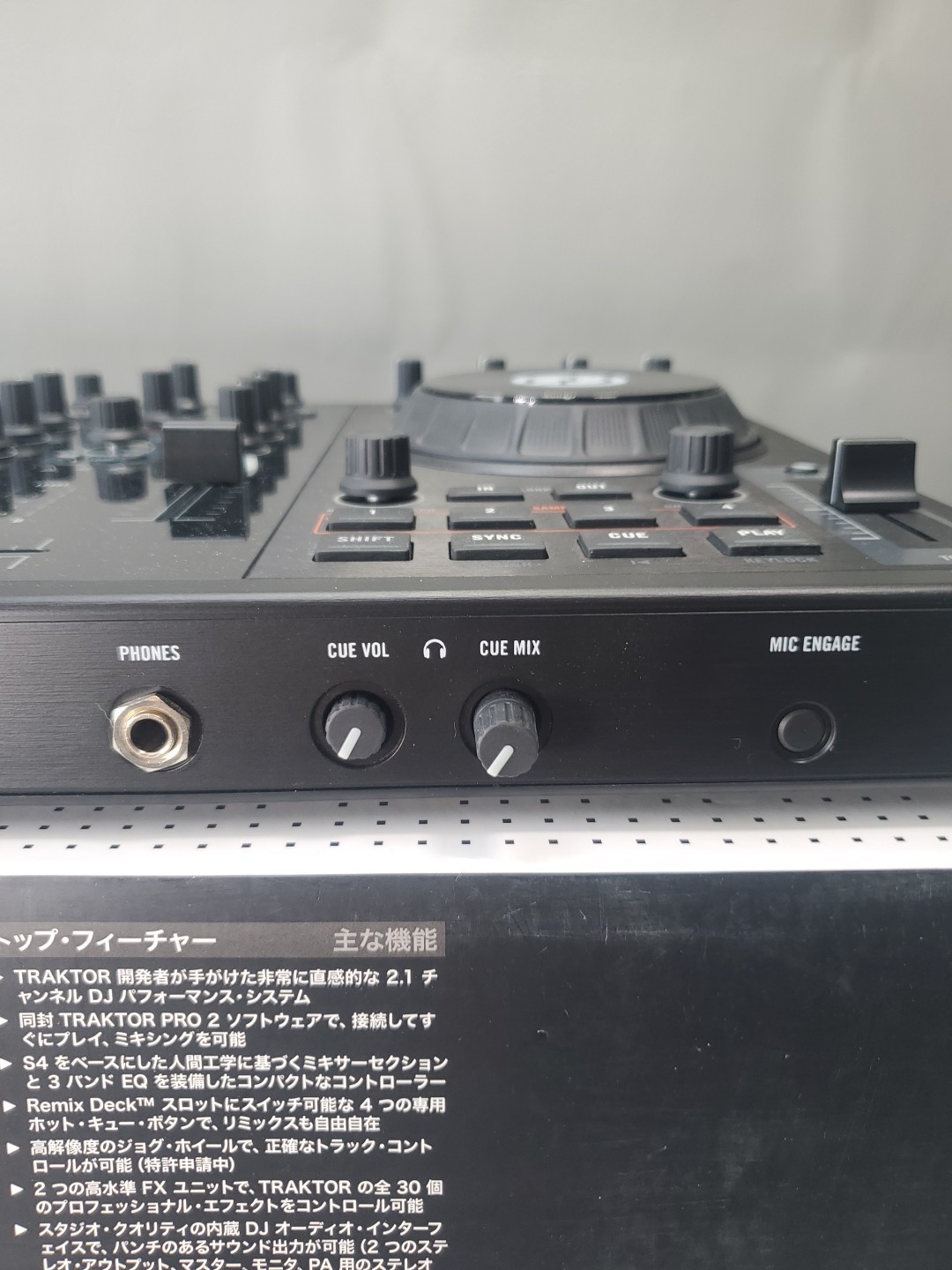 Native Instruments TRAKTOR KONTROL S2 DJ Controller