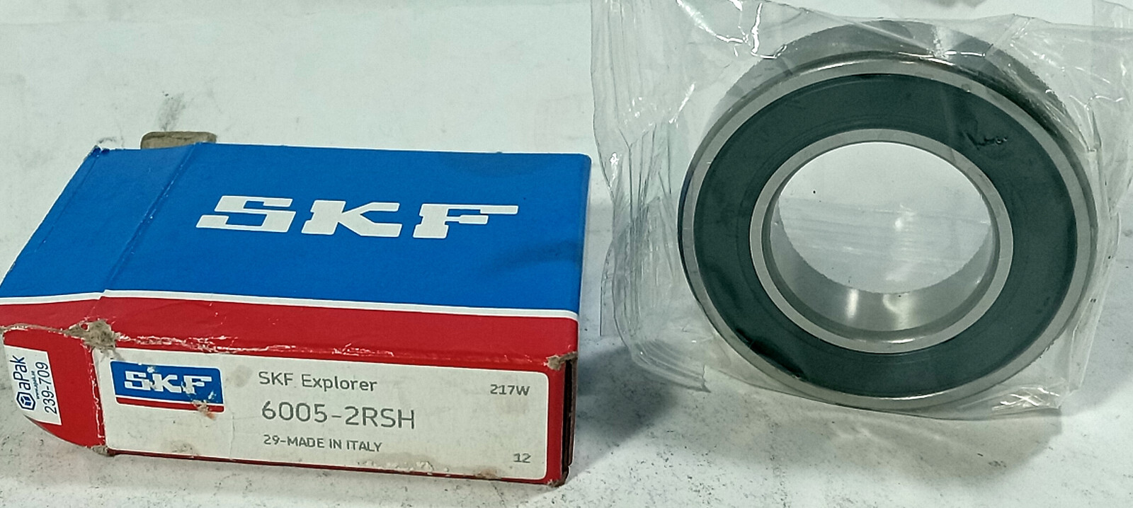 1 NEW SKF 6005-2RSH RADIAL DEEP GROOVE BALL BEARING NIB ***MAKE OFFER***