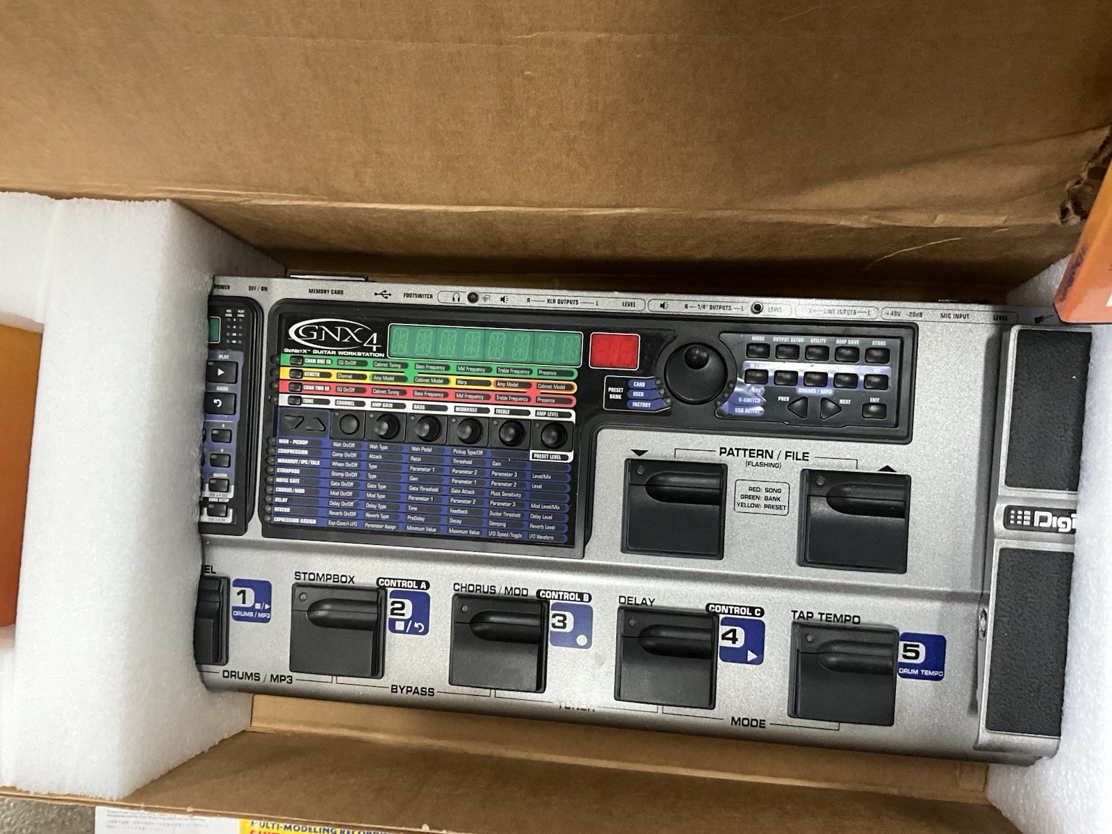 digitech gnx4 multi effects pedalboard condition open box excellent /accessories