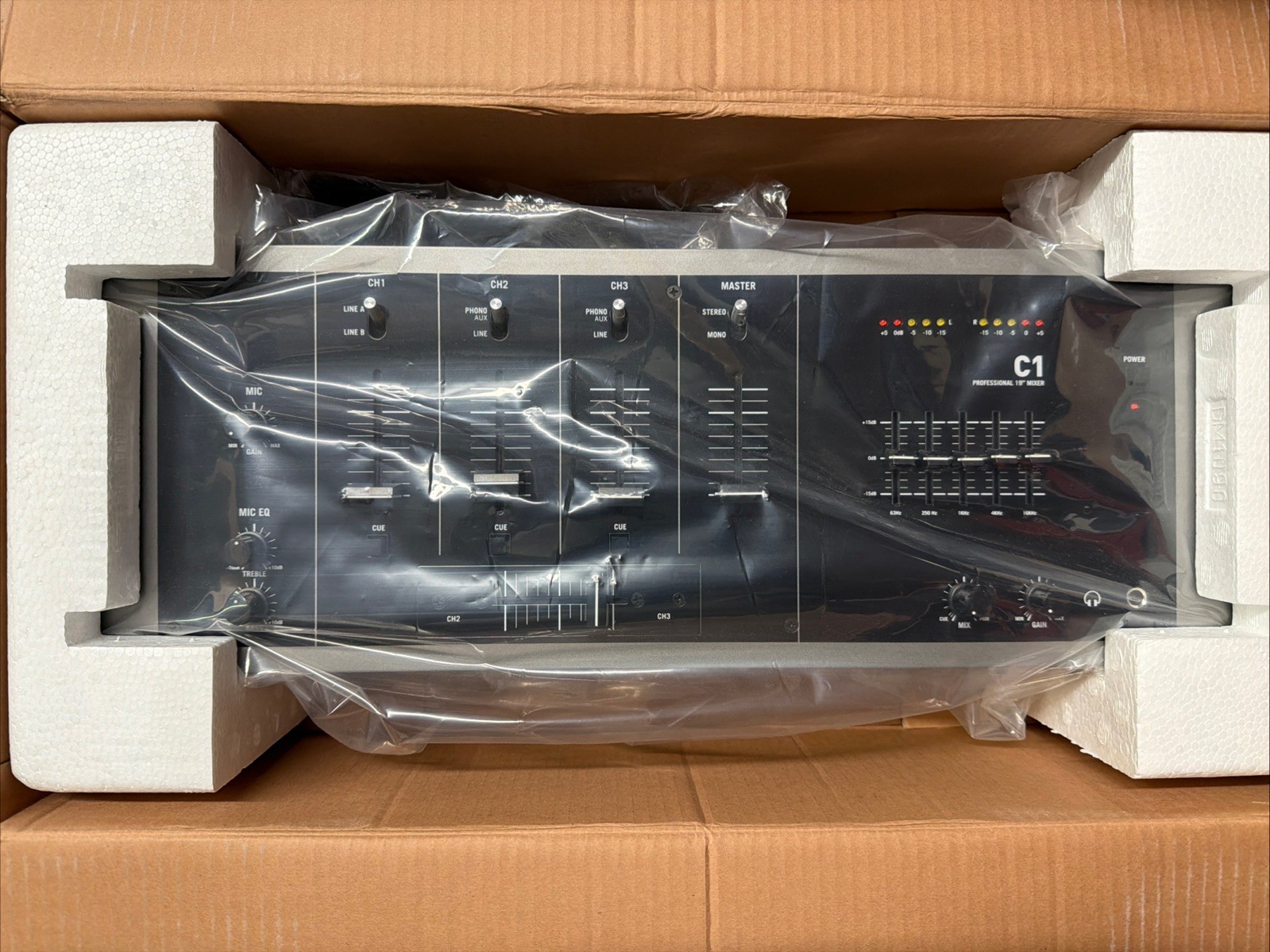 Numark C1 3 Channel Rack DJ Mixer w/ Mic Input EQ Crossfader