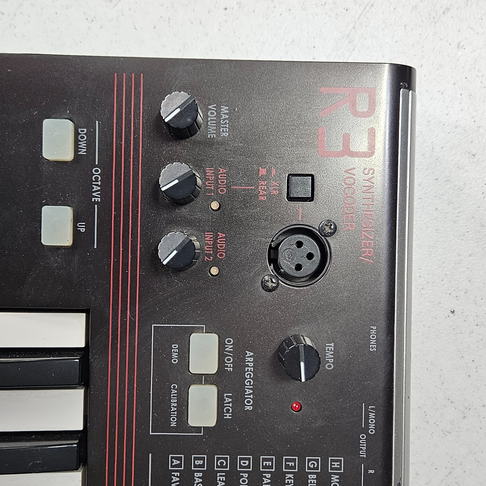 Korg R3 37 key Keyboard Vocoder Synth, with Mic + Power Supply