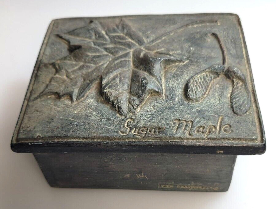 Hen-Feathers Trinket Box w/ Lid Sugar Maple Pattern DK Gray cast resin 4.5x2x4''