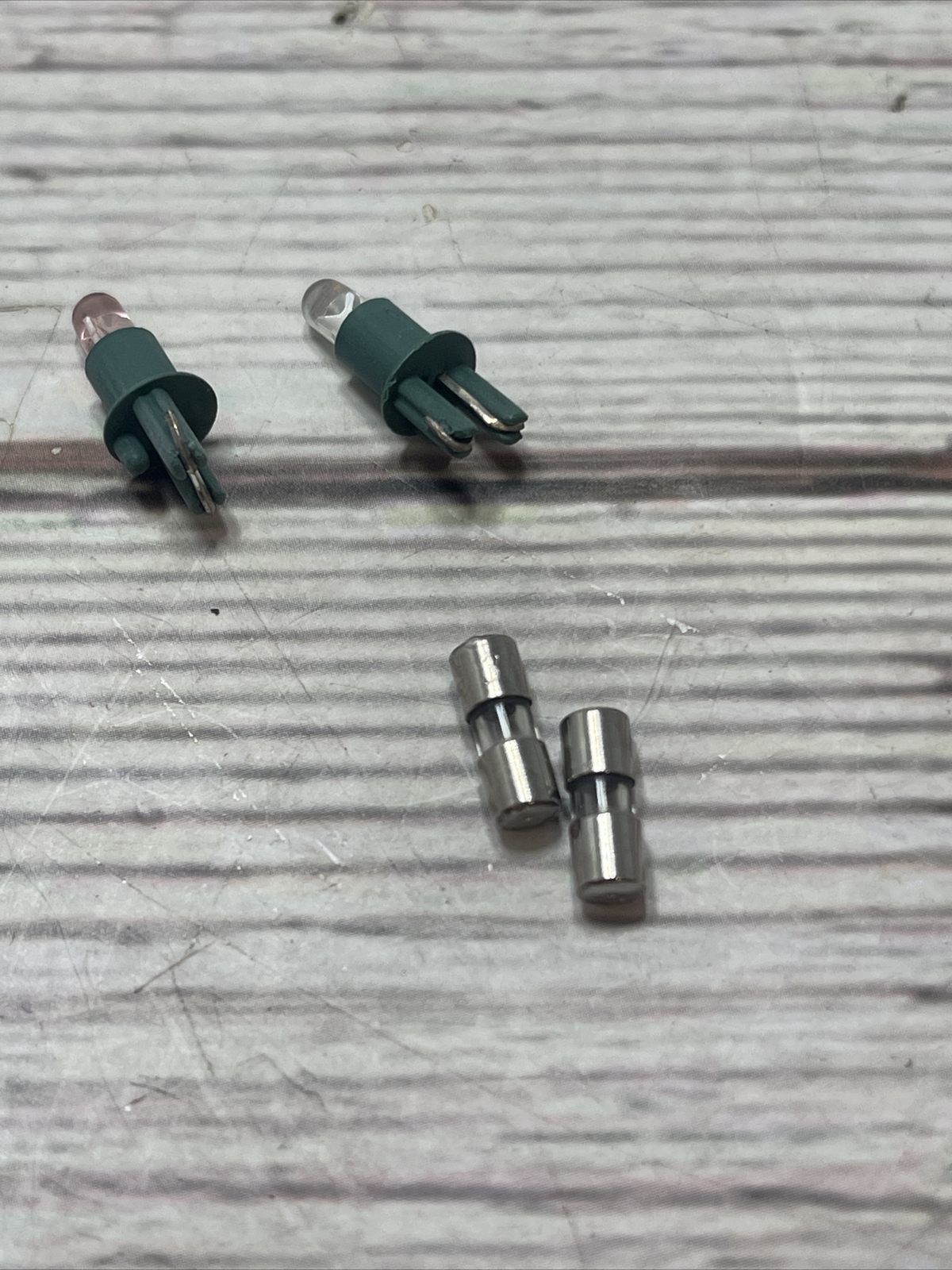 32 Mini Christmas Light Fuses & 32 Light Replacement Fuses String Lights, 3 AMP