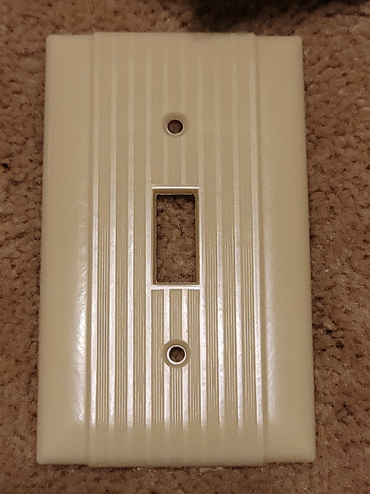 Vintage Uniline Ivory Single Toggle Light Switch Plate Cover w/ Lines