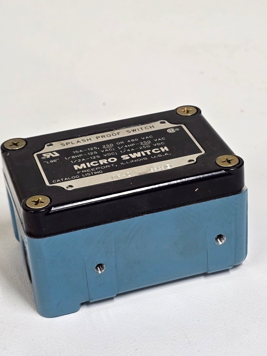 Micro Switch OP-Q 9348 Splash Proof Microswitch with Plunger Actuator