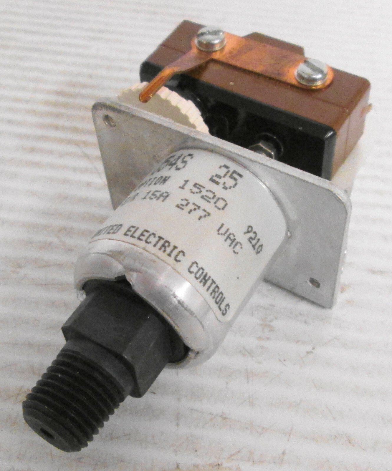 United Electric J54S-25 Pressure Switch 15A 277VAC