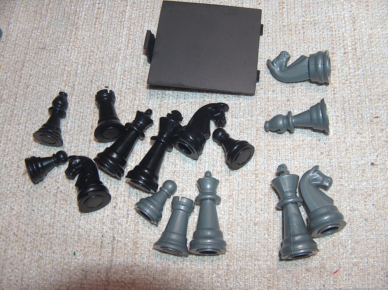 Excalibur Electronics Kingmaster    Magnetic Chess Checkers Replacement Pieces