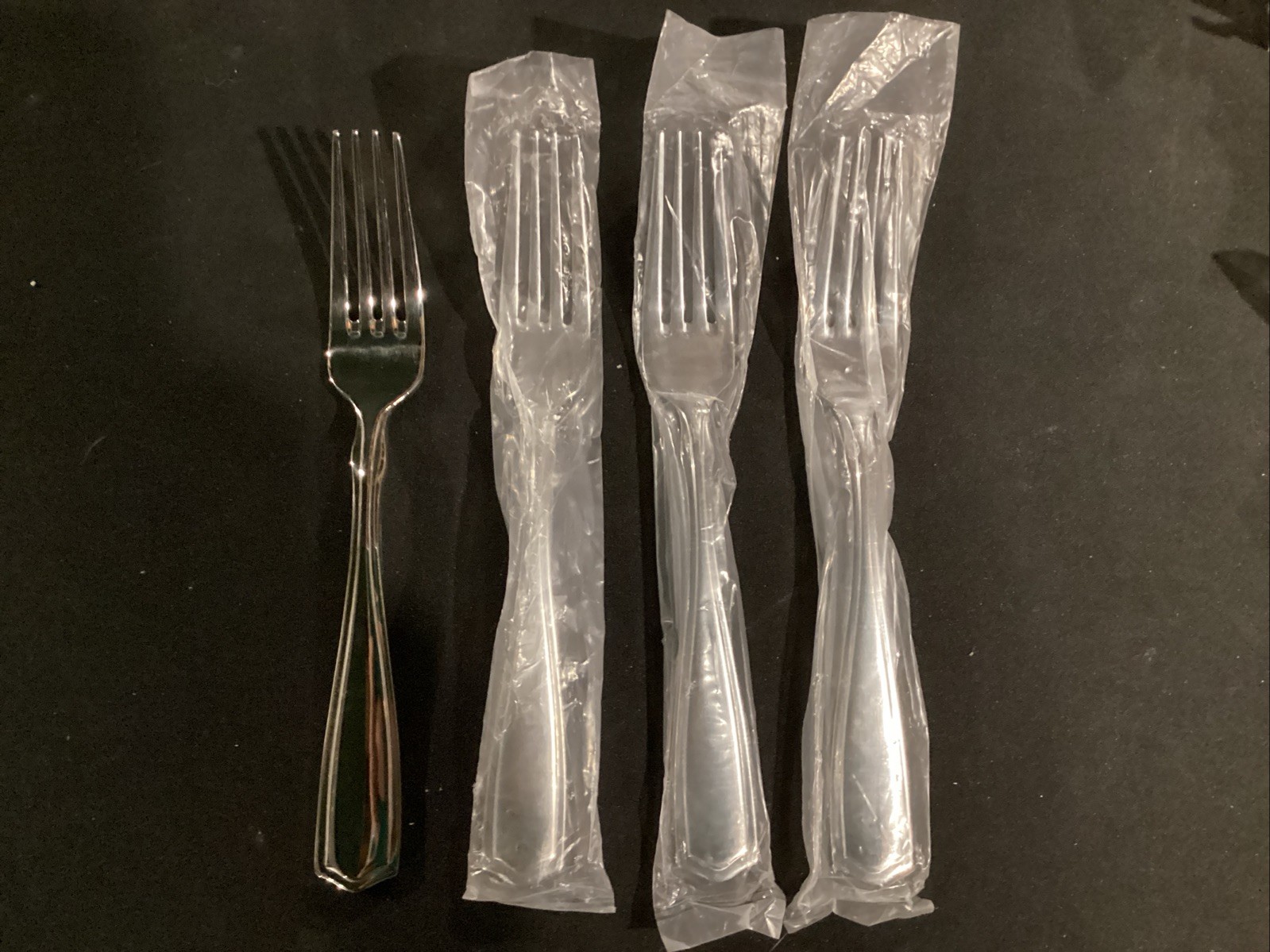 Oneida Carolina Dinner Forks, Set Of 4, New