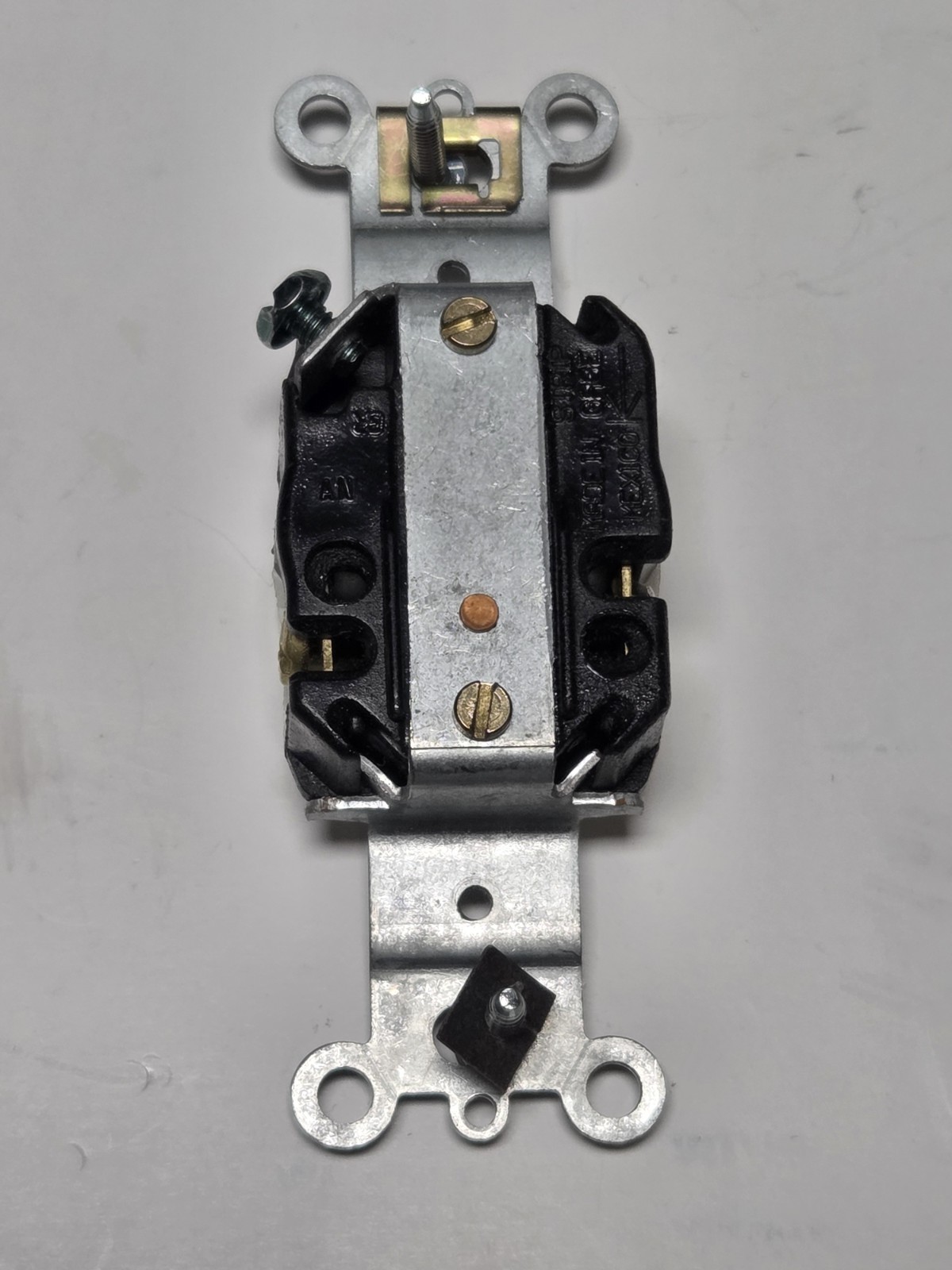 Pass & Seymore 20amp White Outlet 19pc