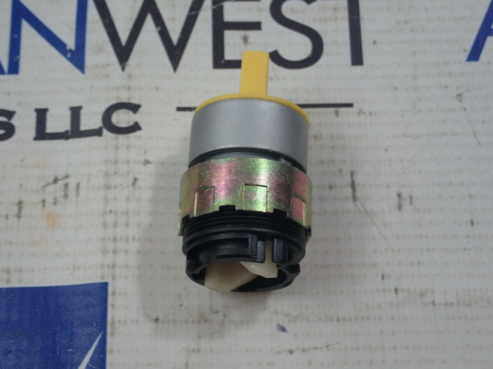 GE 080SMDG Selector Switch Knob 2 Position yellow