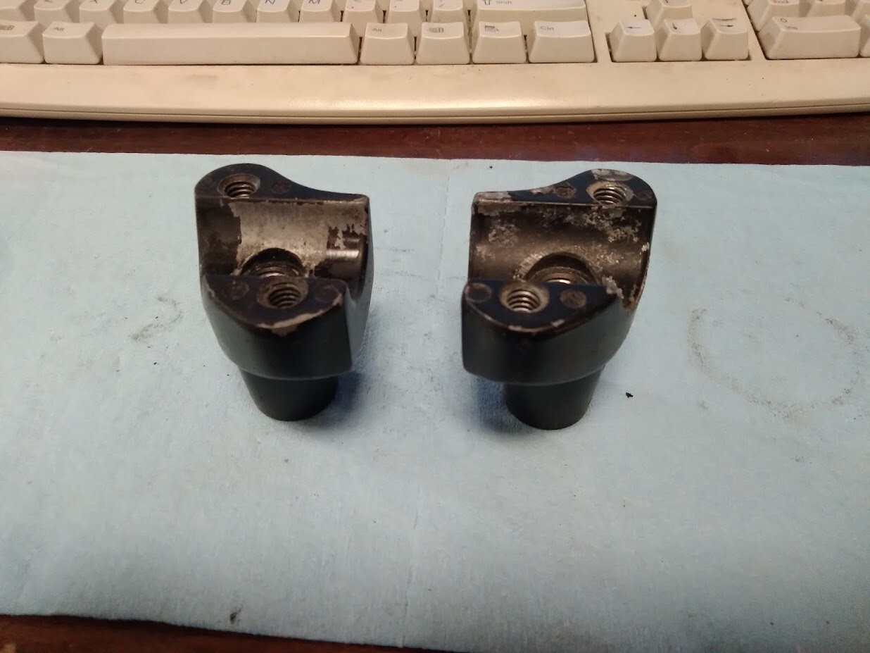 HARLEY DAVIDSON LOWER HANDLEBAR RISER CLAMPS MATTE BLACK 56116-82 56117-82