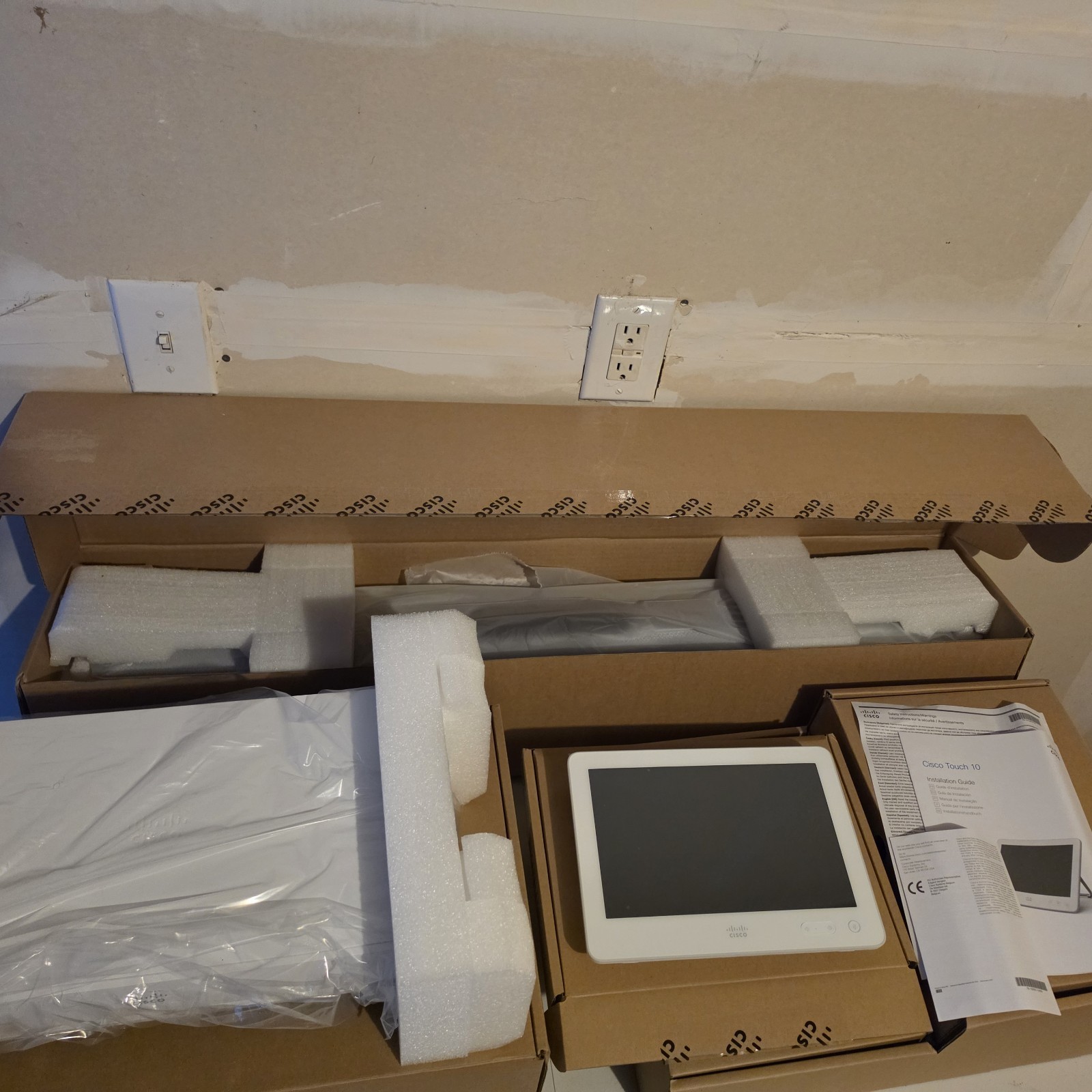 Cisco Webex Room Kit Pro K9, Codec Pro+, QuadCam, Touch 10, Complete Open Box